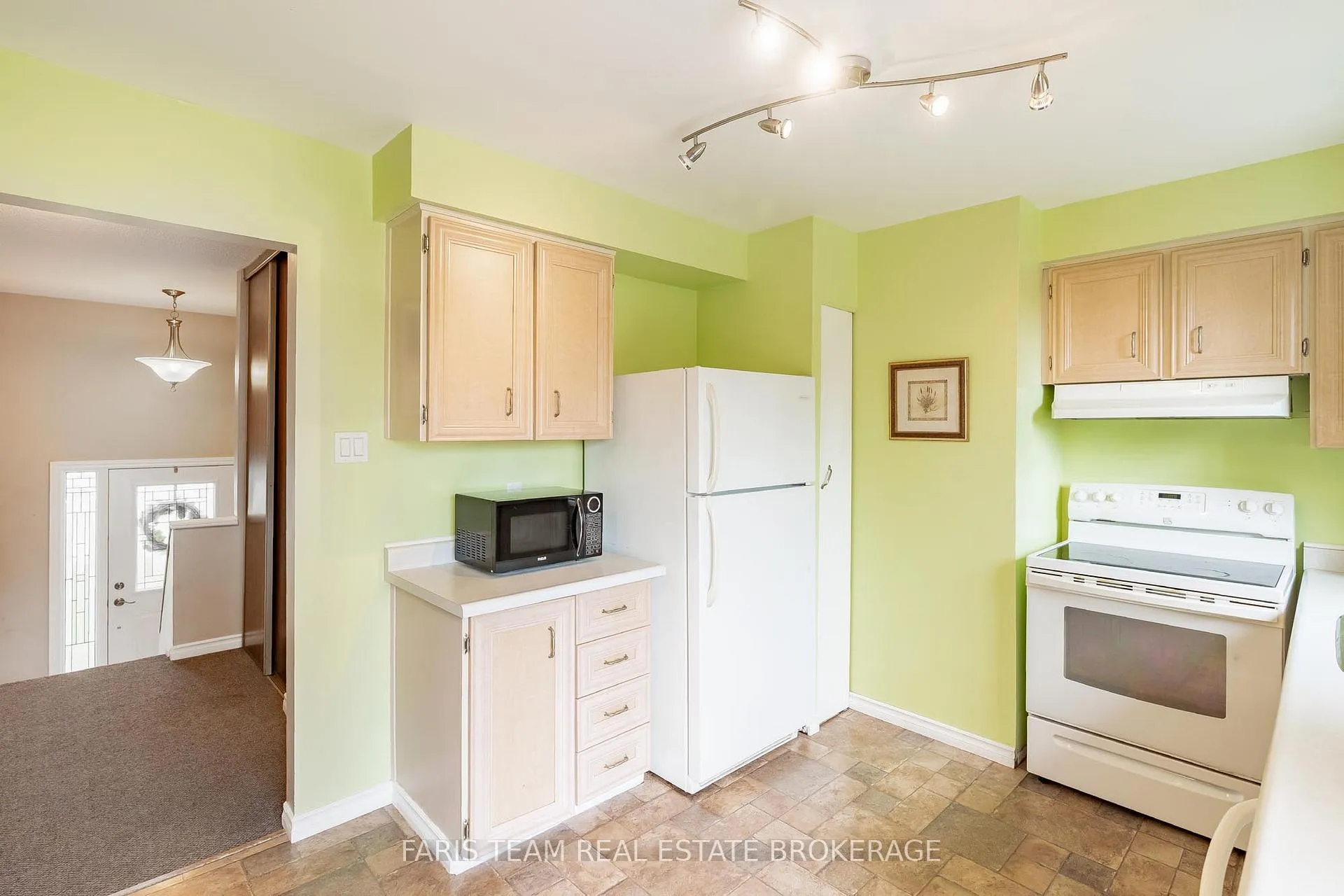 Photo 8 of 231 Chaingate Drive, Midland — HOMEH