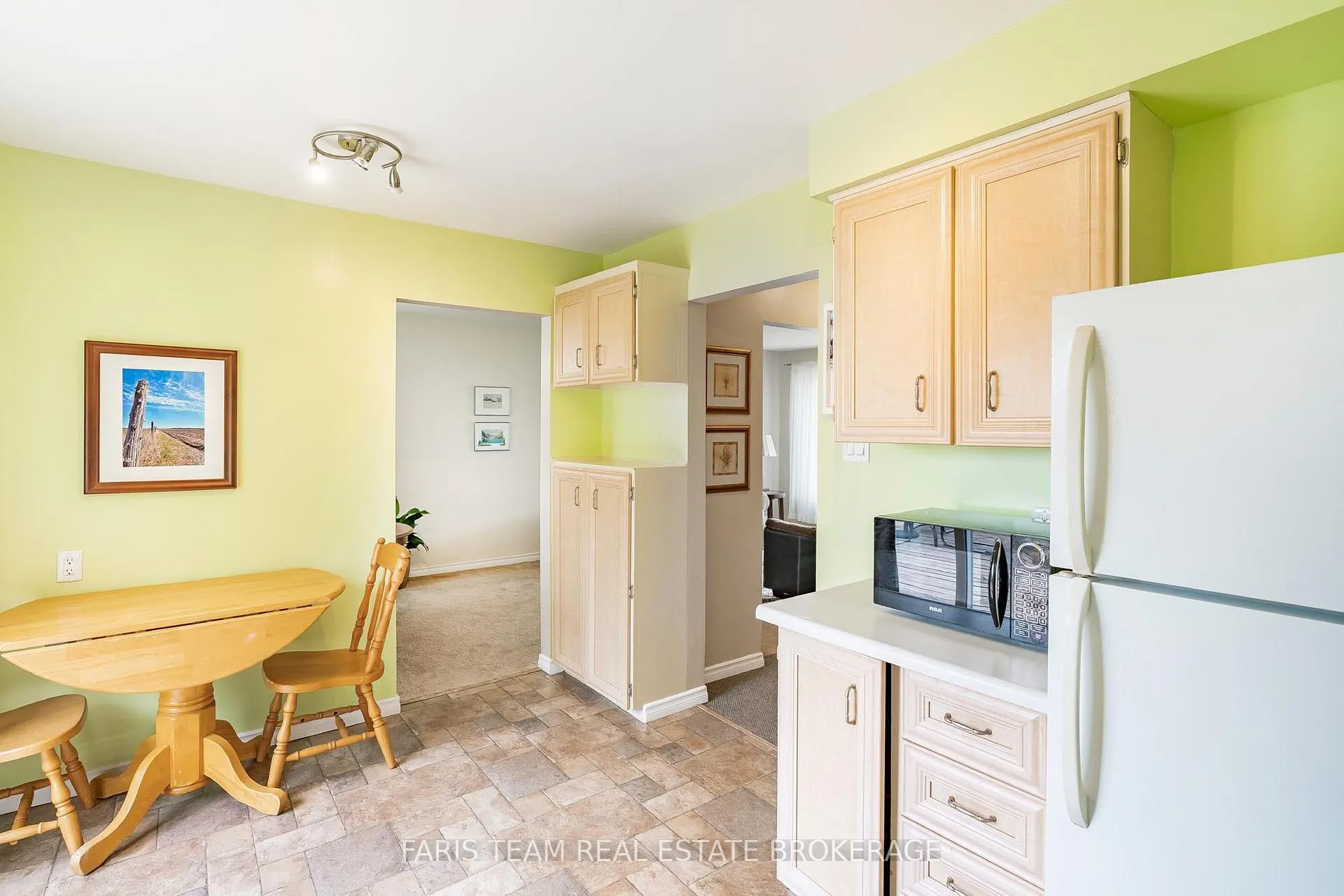 Photo 9 of 231 Chaingate Drive, Midland — HOMEH