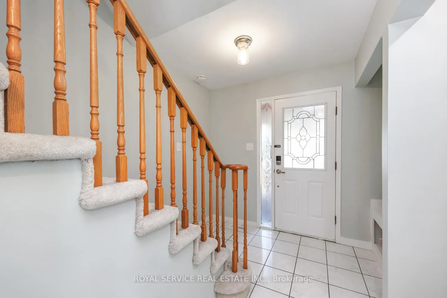 Photo 4 of 54 Galbraith Court, Clarington, Bowmanville — HOMEH