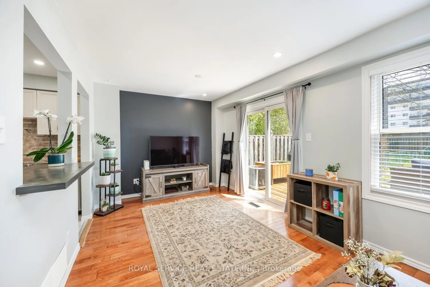 Photo 9 of 54 Galbraith Court, Clarington, Bowmanville — HOMEH