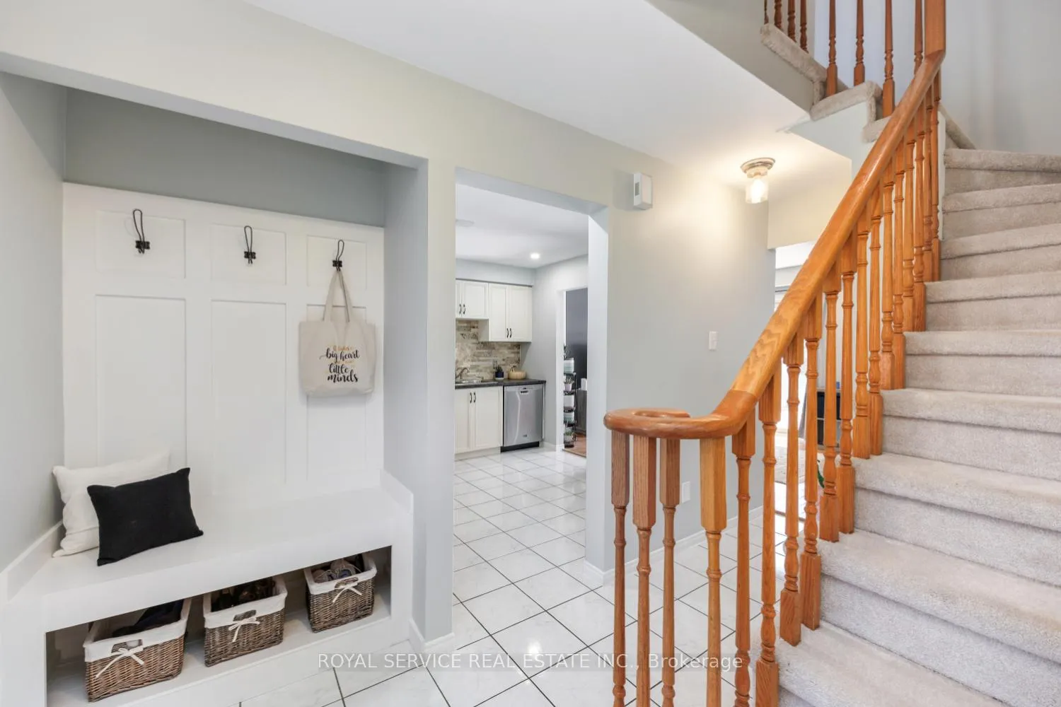 Photo 14 of 54 Galbraith Court, Clarington, Bowmanville — HOMEH