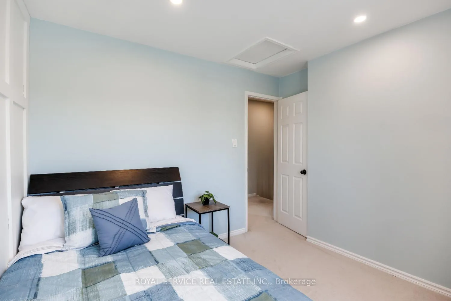 Photo 21 of 54 Galbraith Court, Clarington, Bowmanville — HOMEH