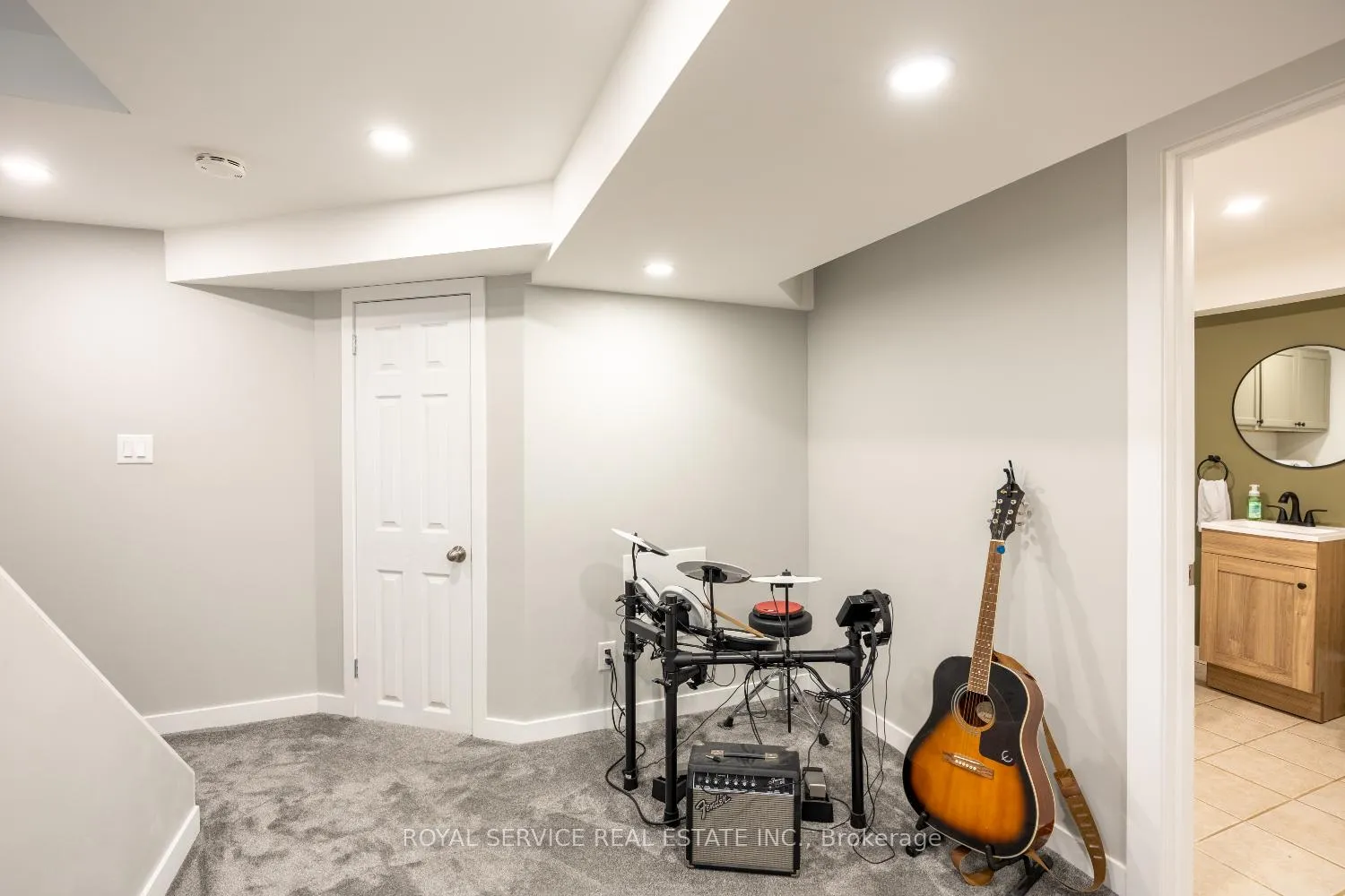 Photo 27 of 54 Galbraith Court, Clarington, Bowmanville — HOMEH