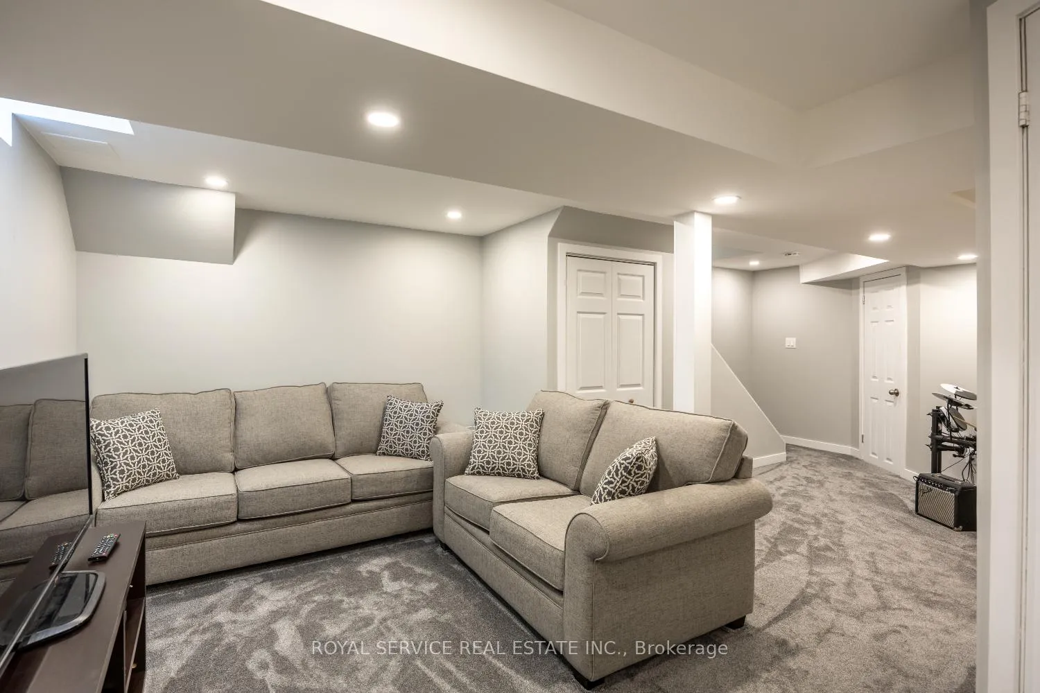 Photo 28 of 54 Galbraith Court, Clarington, Bowmanville — HOMEH