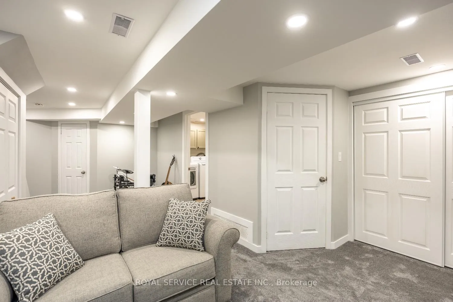 Photo 29 of 54 Galbraith Court, Clarington, Bowmanville — HOMEH