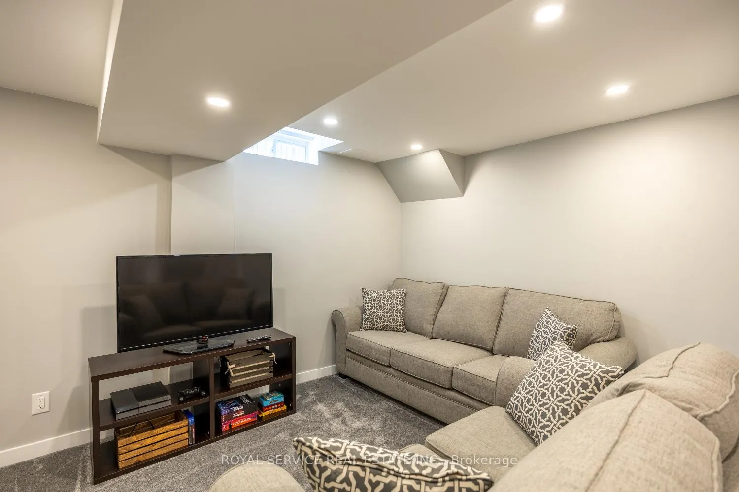 Photo 30 of 54 Galbraith Court, Clarington, Bowmanville — HOMEH
