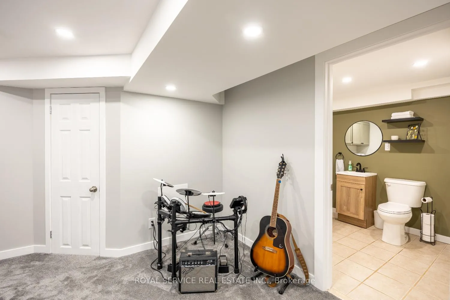Photo 31 of 54 Galbraith Court, Clarington, Bowmanville — HOMEH
