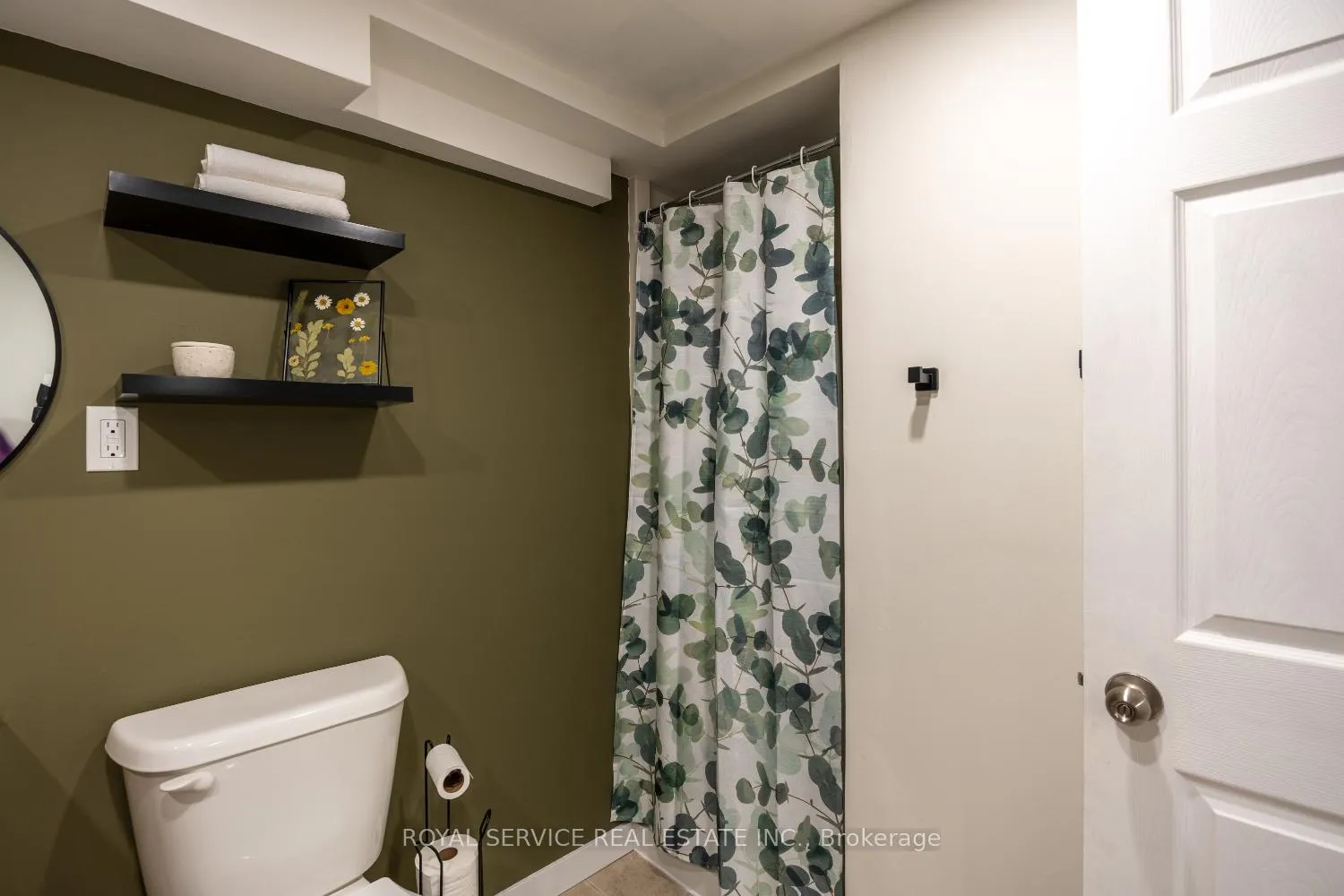 Photo 33 of 54 Galbraith Court, Clarington, Bowmanville — HOMEH