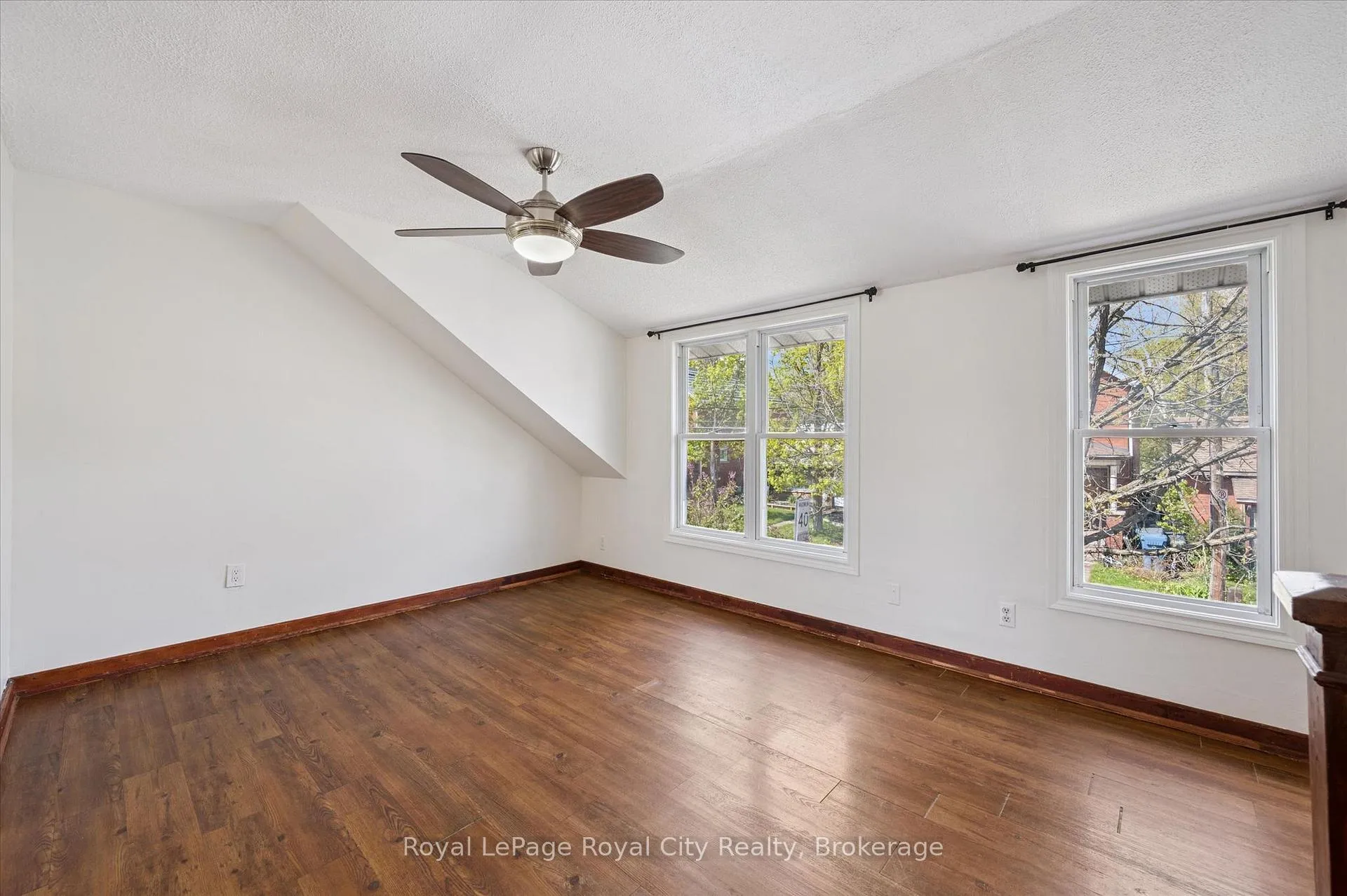 Photo 10 of 199 Neeve Street, Guelph, St. Patrick's Ward — HOMEH
