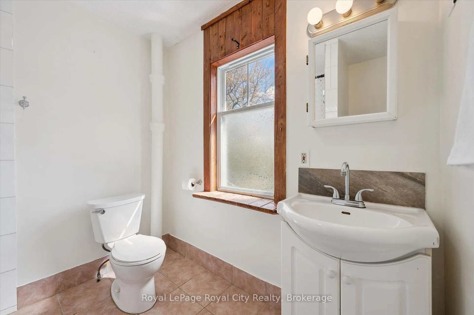 Photo 17 of 199 Neeve Street, Guelph, St. Patrick's Ward — HOMEH