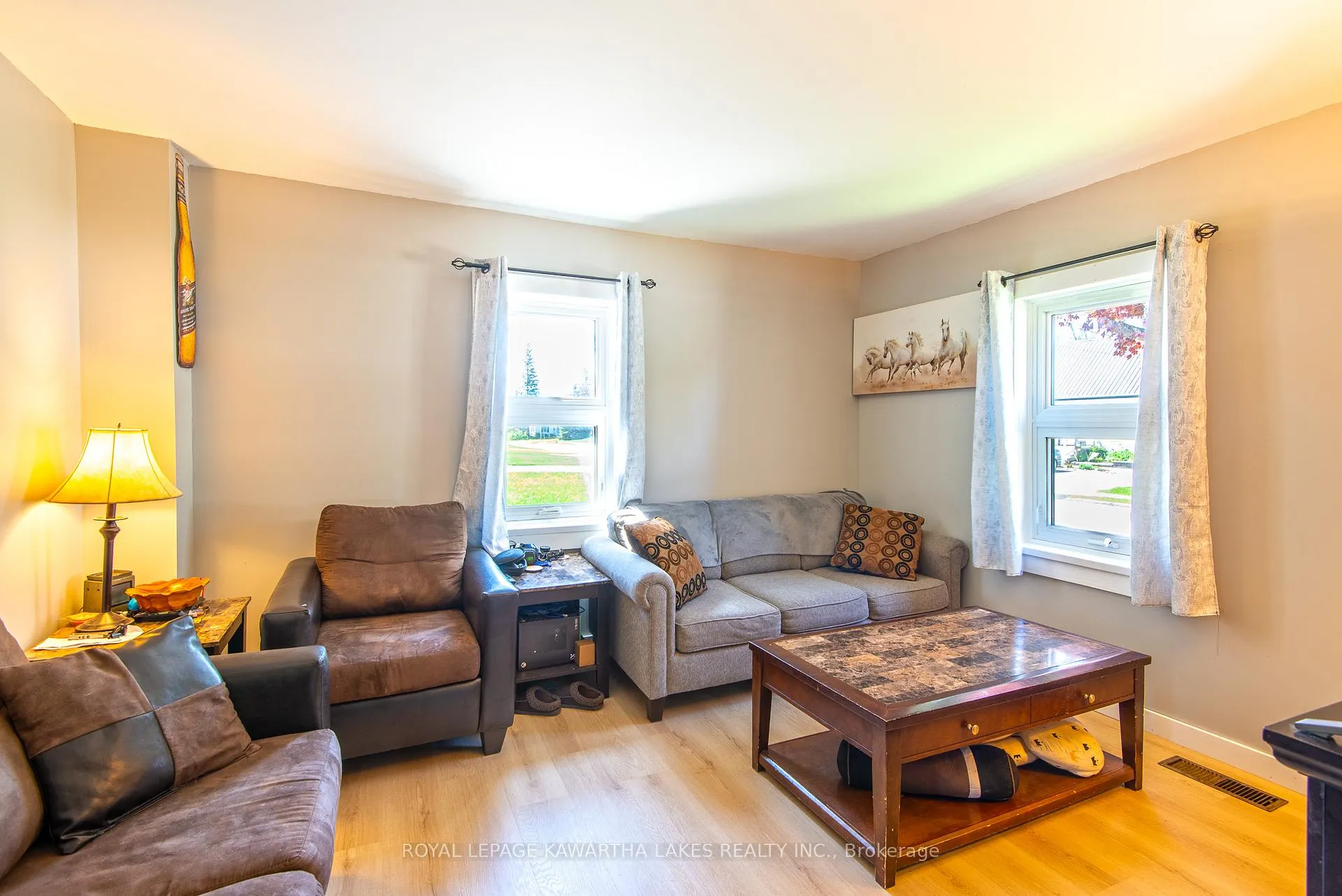 Photo 5 of 8 Wolfe Street, Kawartha Lakes, Lindsay — HOMEH