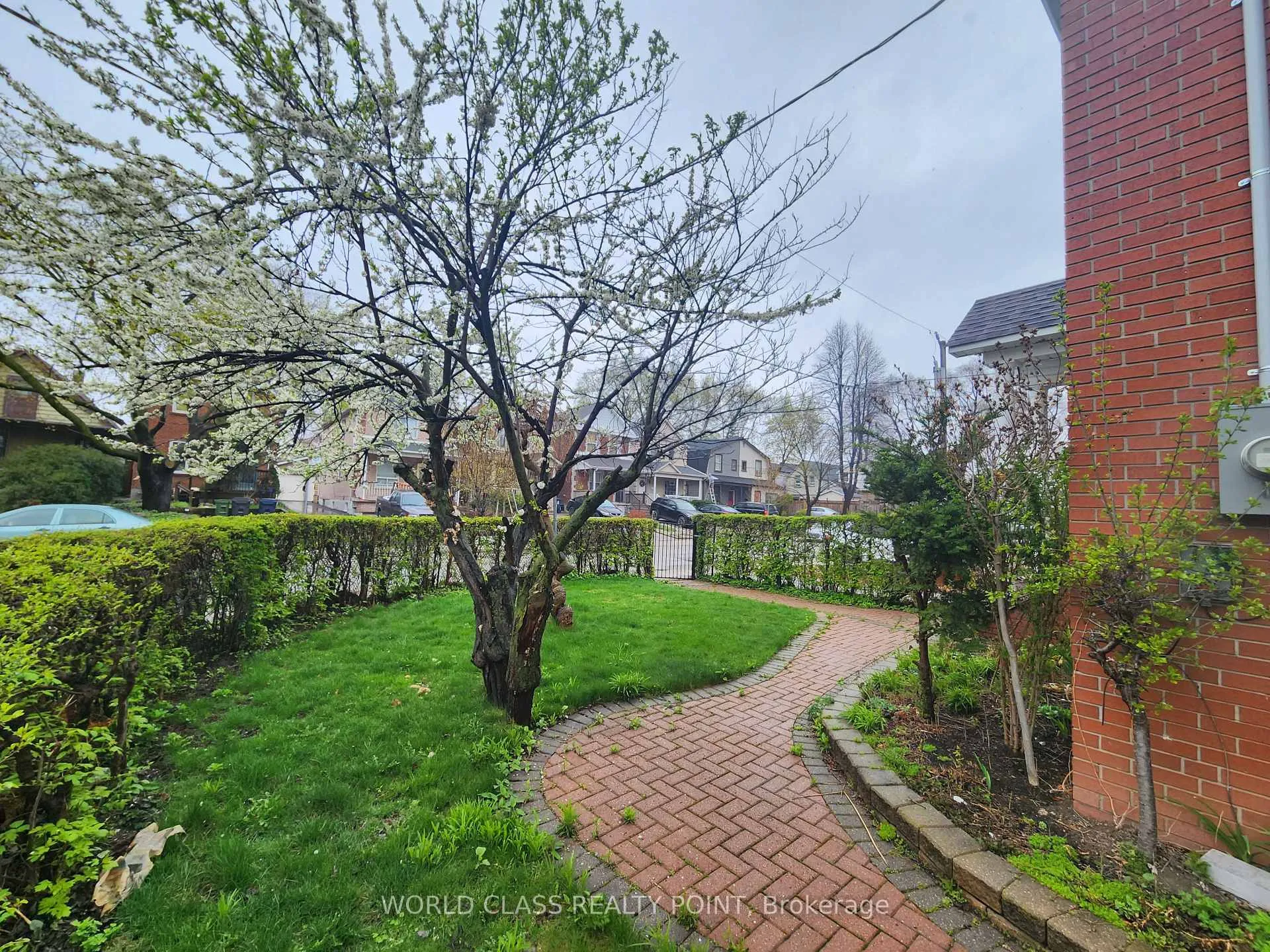Photo 2 of 7 Cliff Street, Toronto, Rockcliffe-Smythe — HOMEH