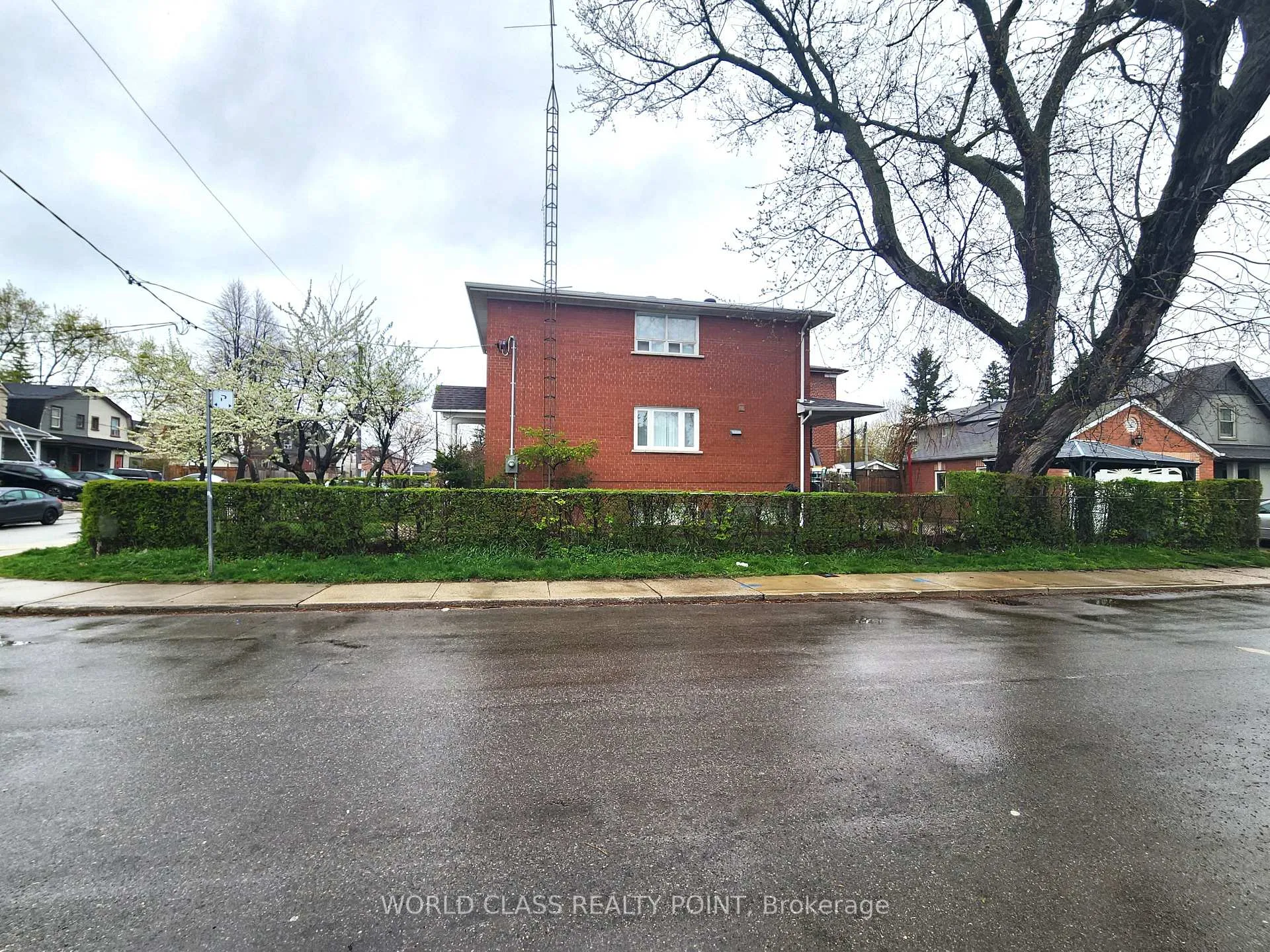 Photo 4 of 7 Cliff Street, Toronto, Rockcliffe-Smythe — HOMEH
