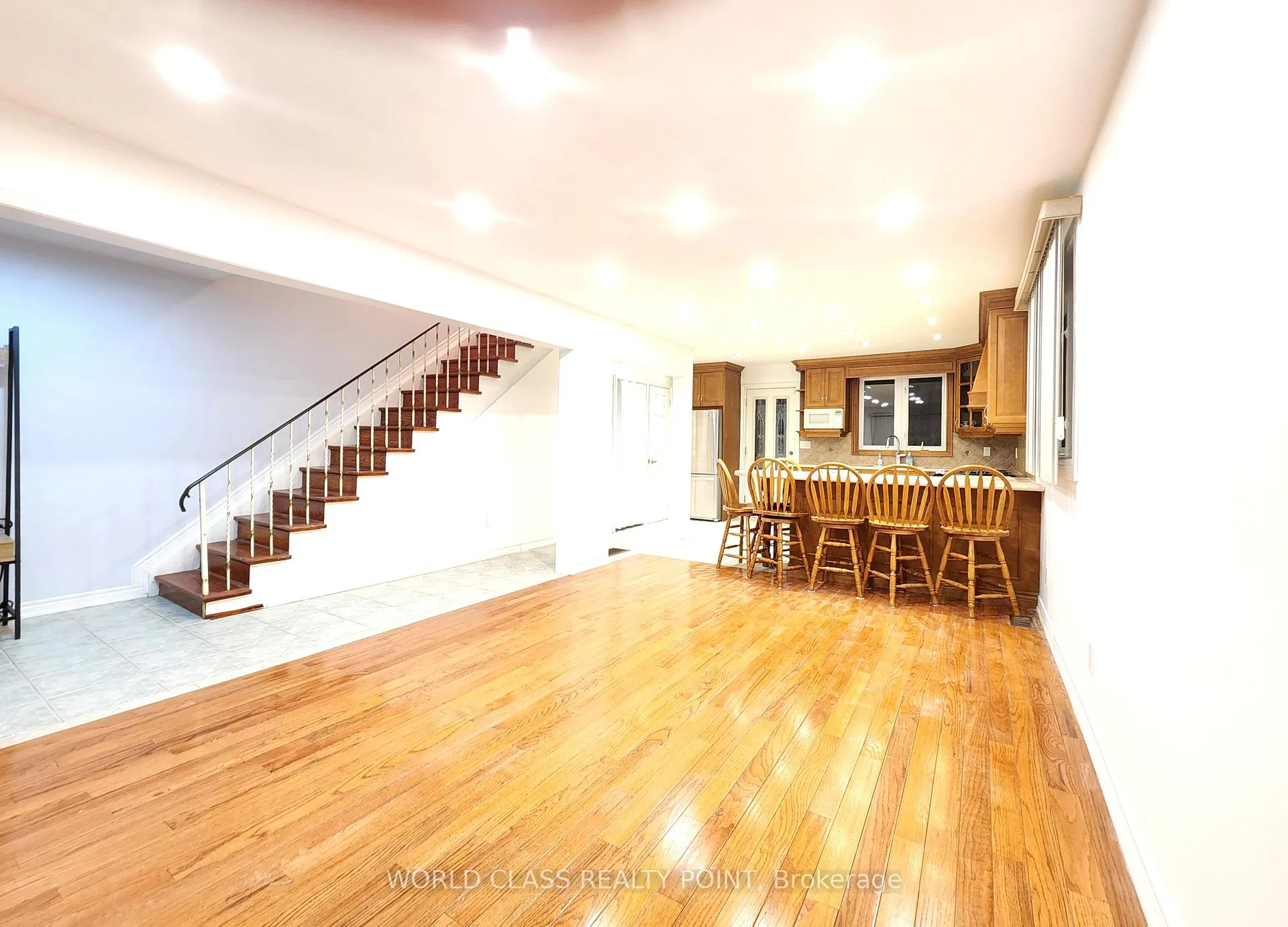 Photo 5 of 7 Cliff Street, Toronto, Rockcliffe-Smythe — HOMEH