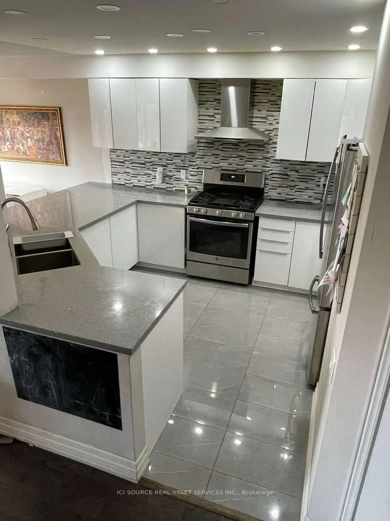 Photo 8 of 63C View Green Crescent, Etobicoke, West Humber-Clairville — HOMEH