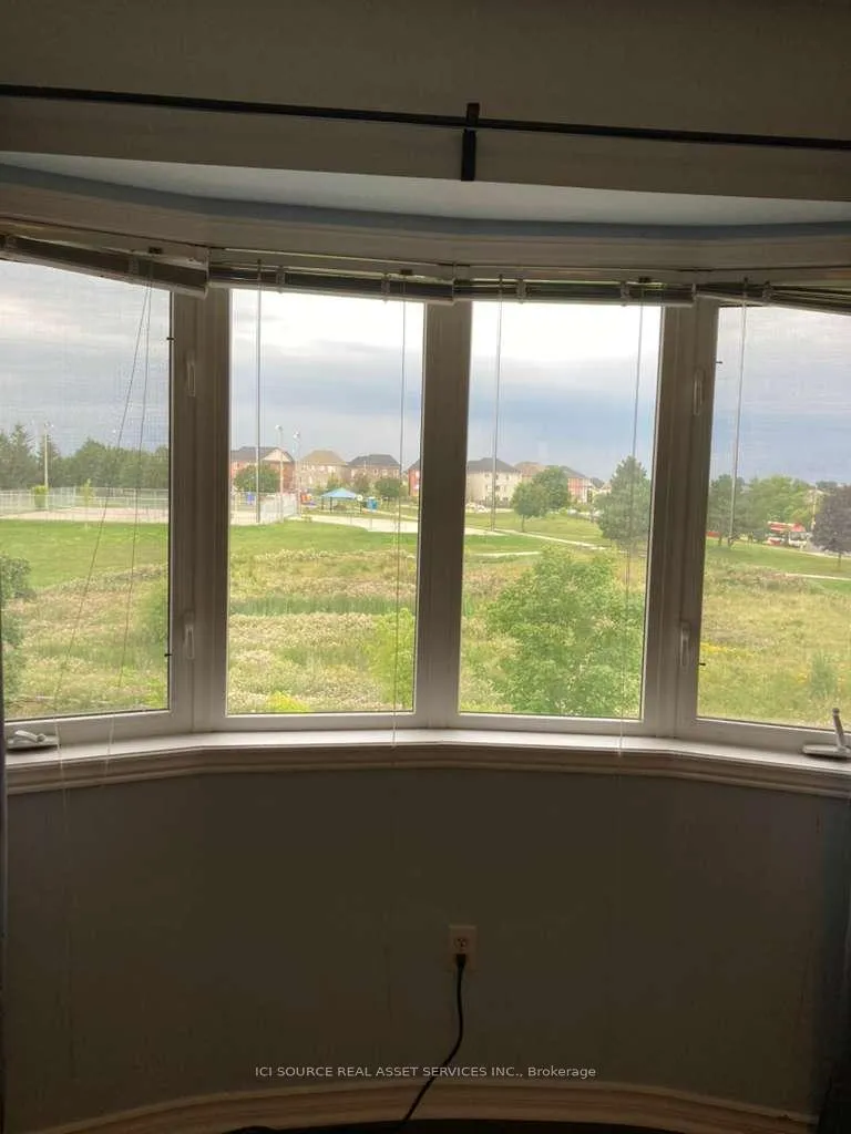 Photo 14 of 63C View Green Crescent, Etobicoke, West Humber-Clairville — HOMEH