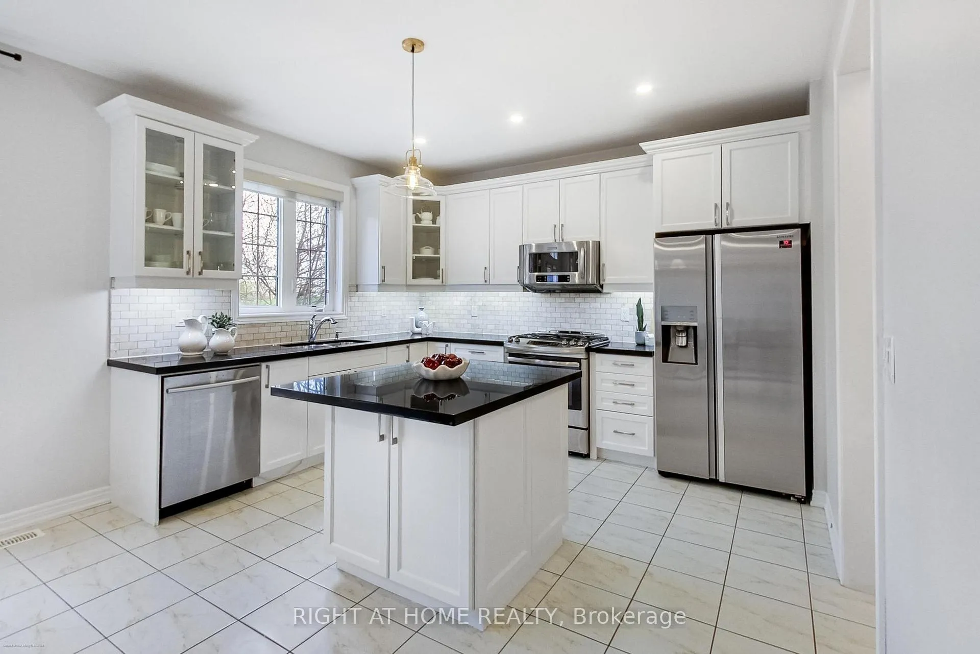 Photo 8 of 300 McGibbon Drive, Milton, Clarke — HOMEH