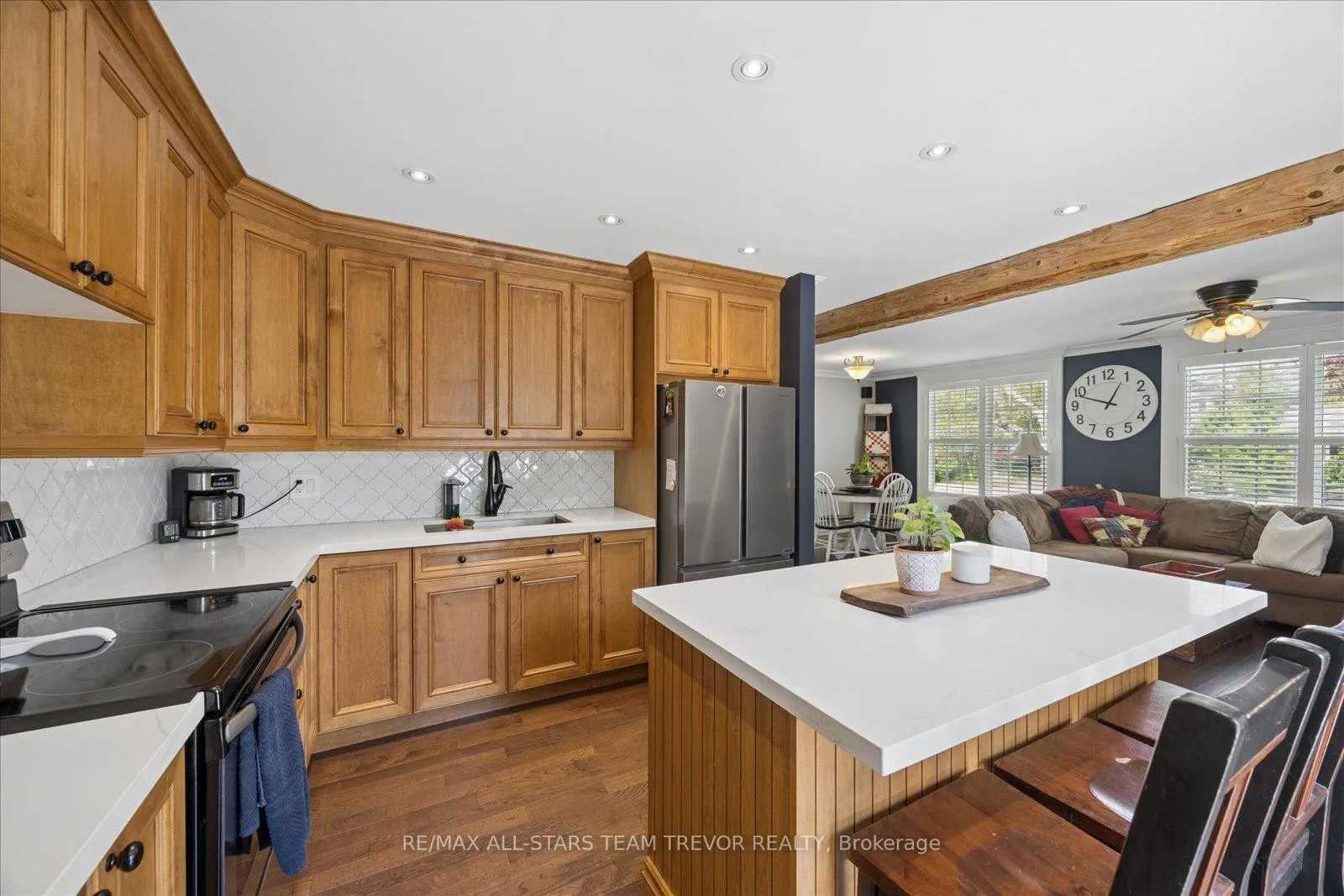 Photo 2 of 43 Main Street, Georgina, Pefferlaw — HOMEH