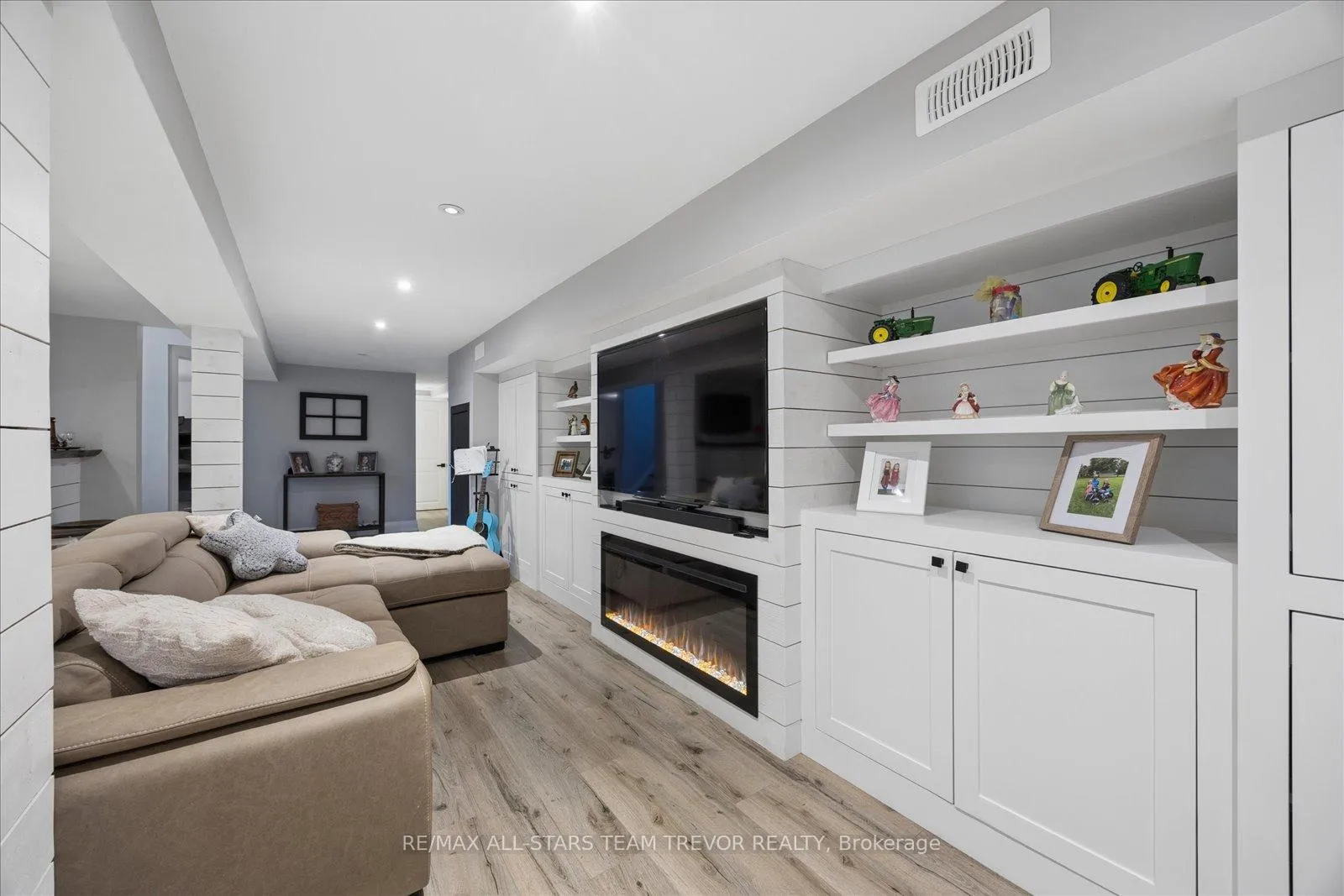 Photo 24 of 43 Main Street, Georgina, Pefferlaw — HOMEH