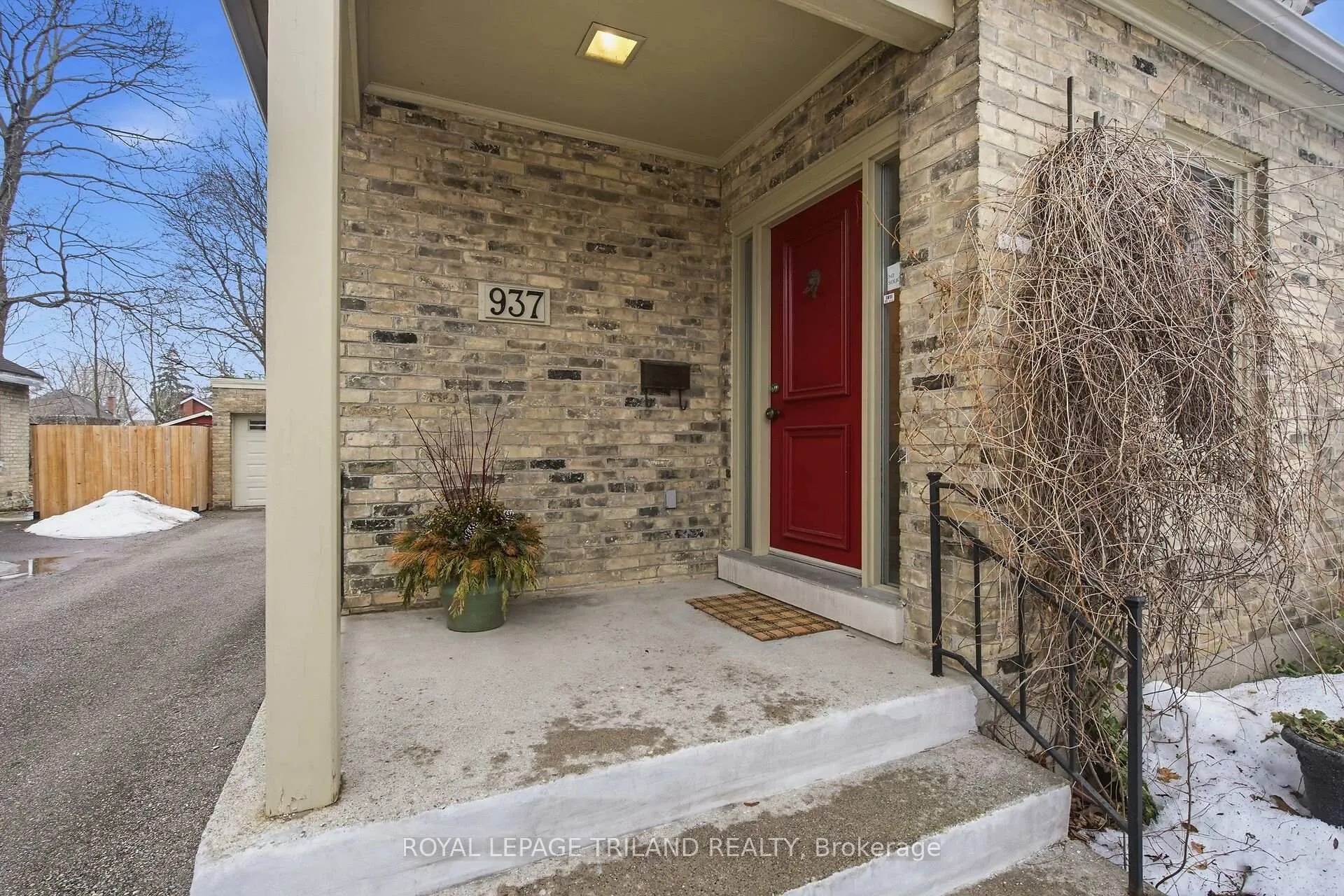 Photo 2 of 937 Waterloo Street, London, East B — HOMEH