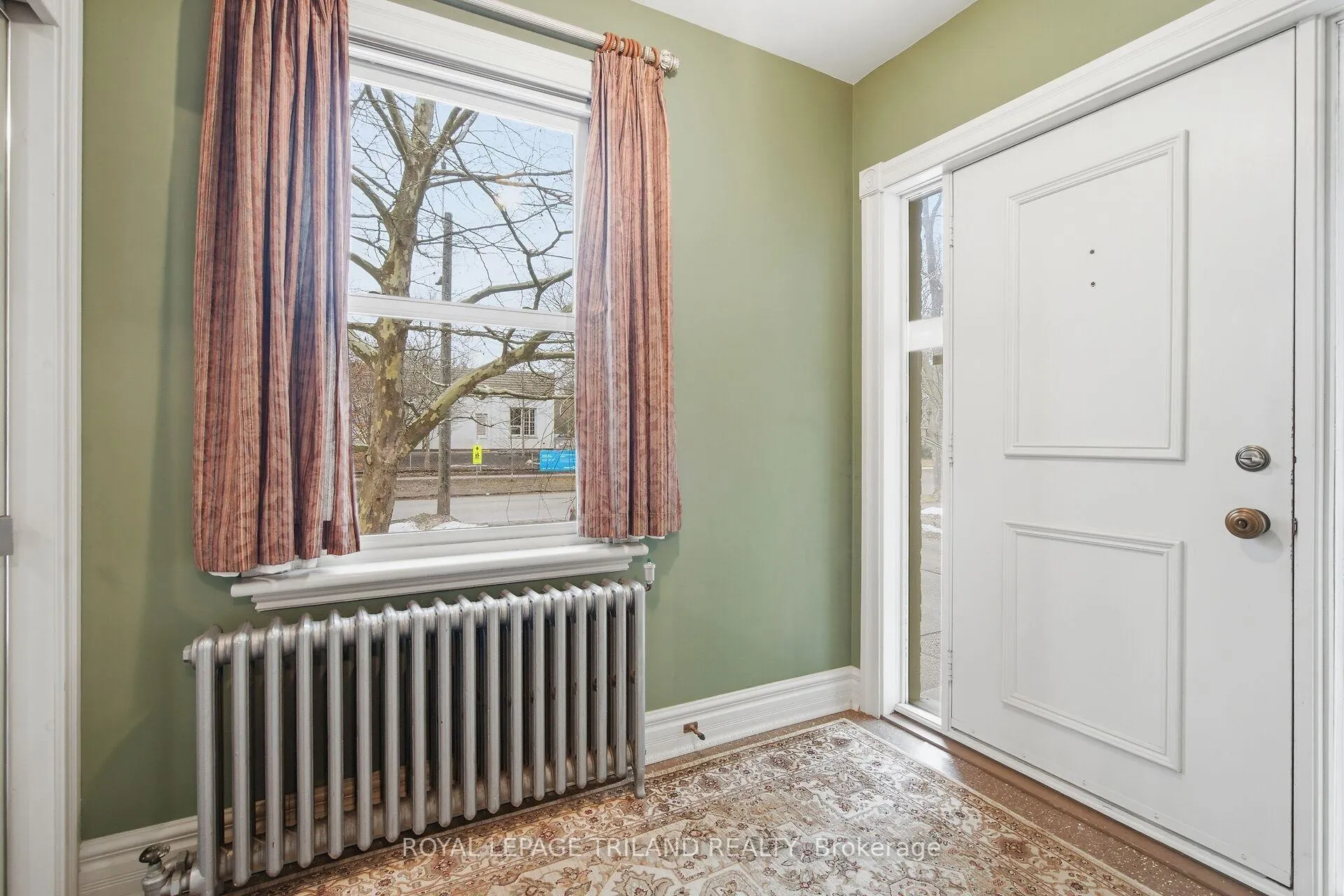 Photo 3 of 937 Waterloo Street, London, East B — HOMEH