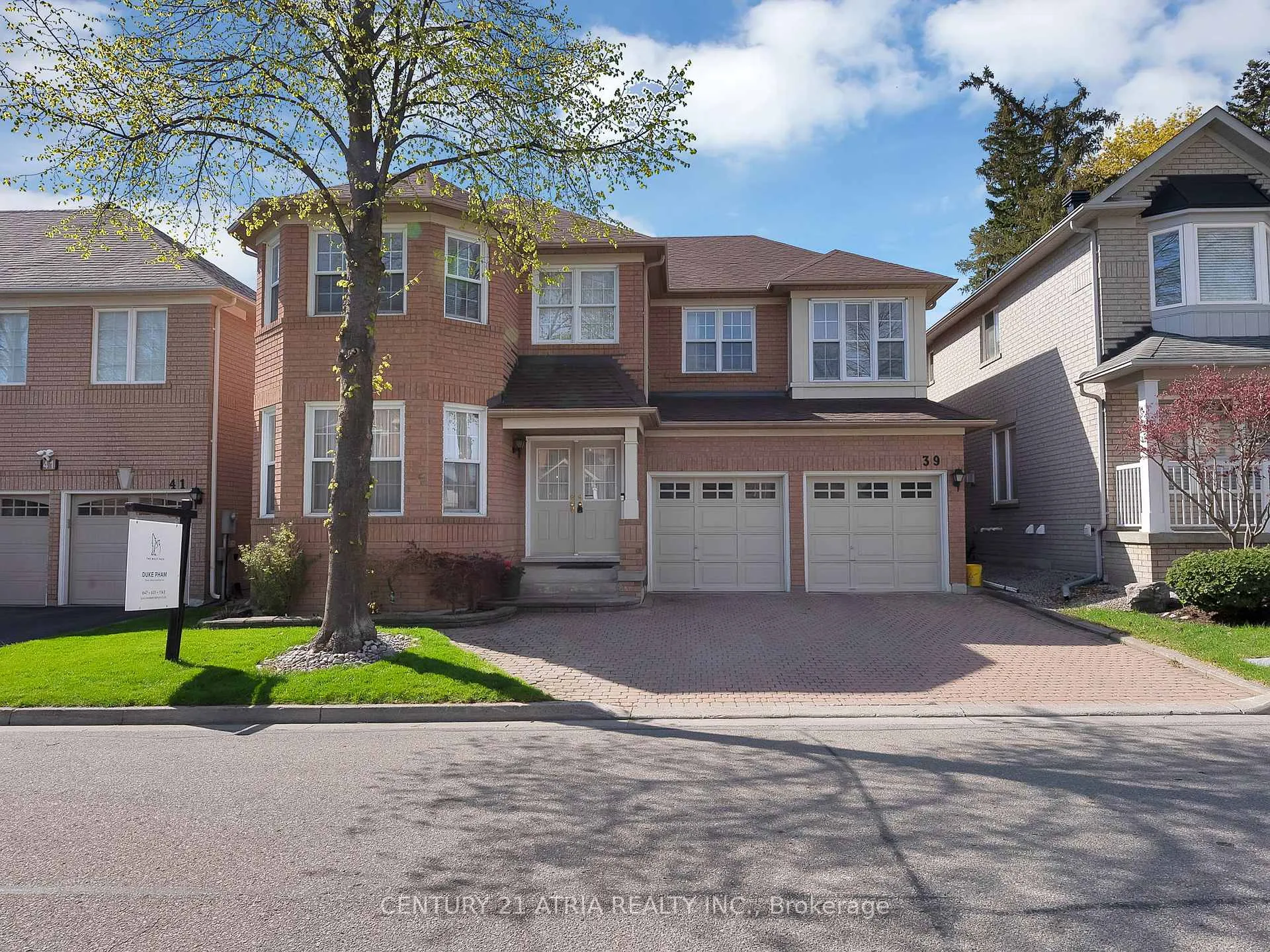 Photo 1 of 39 Saxony Drive, Markham, Berczy — HOMEH