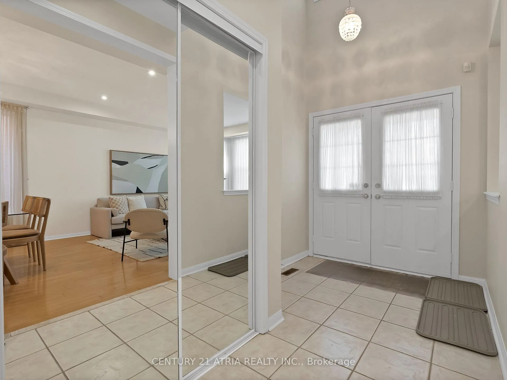 Photo 2 of 39 Saxony Drive, Markham, Berczy — HOMEH