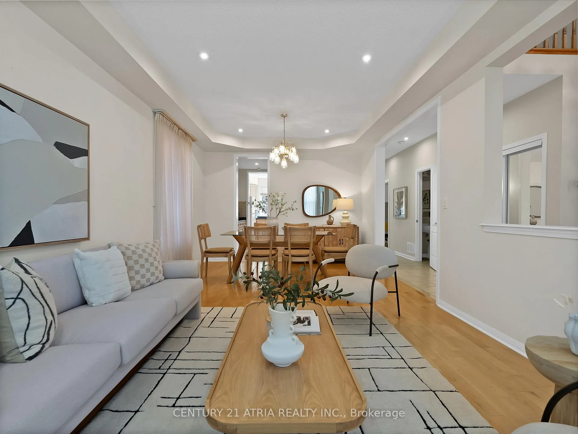 Photo 5 of 39 Saxony Drive, Markham, Berczy — HOMEH