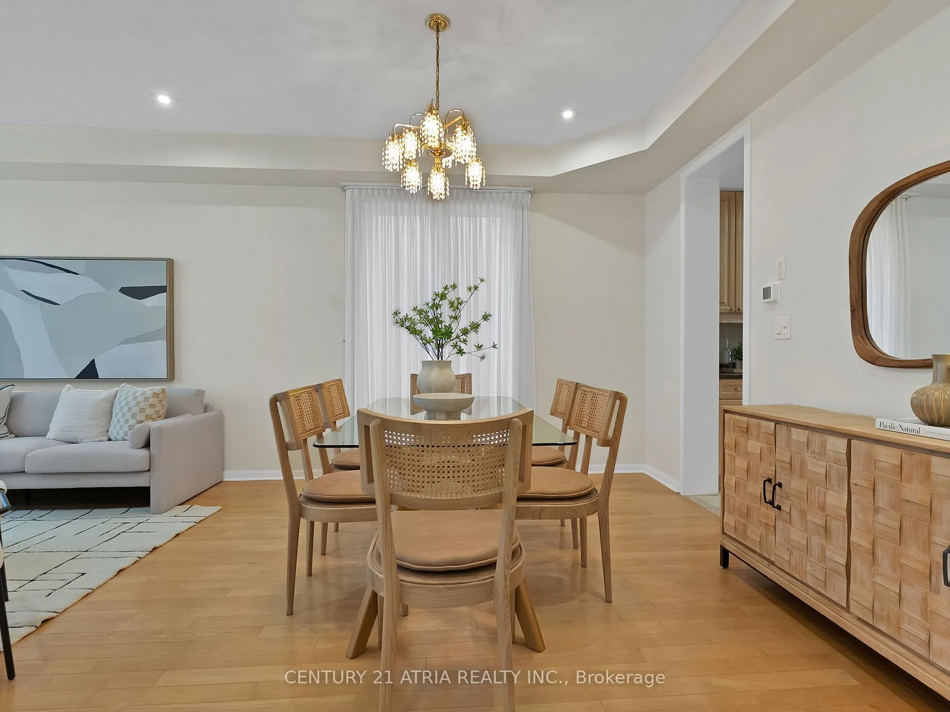 Photo 6 of 39 Saxony Drive, Markham, Berczy — HOMEH