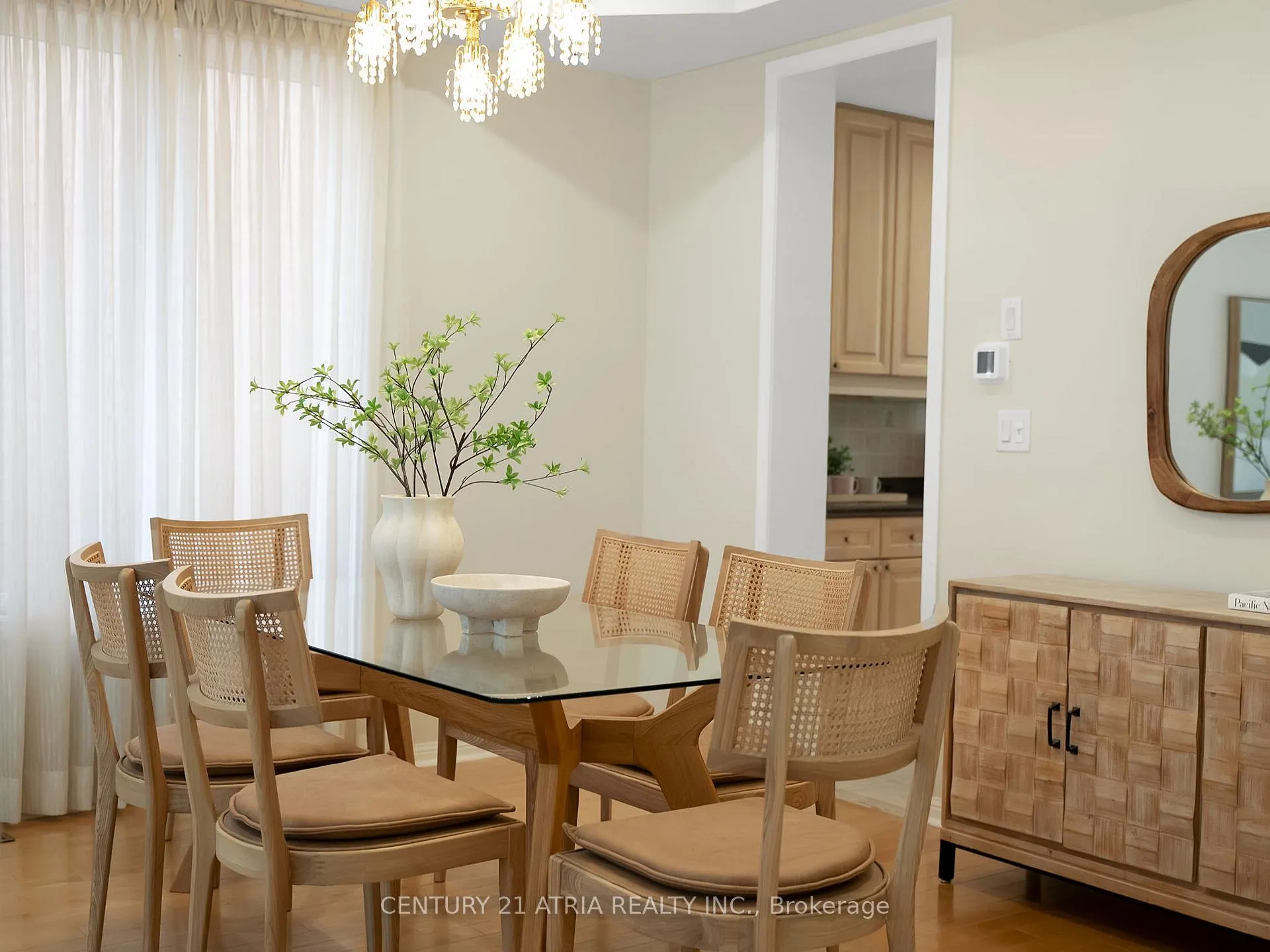 Photo 7 of 39 Saxony Drive, Markham, Berczy — HOMEH