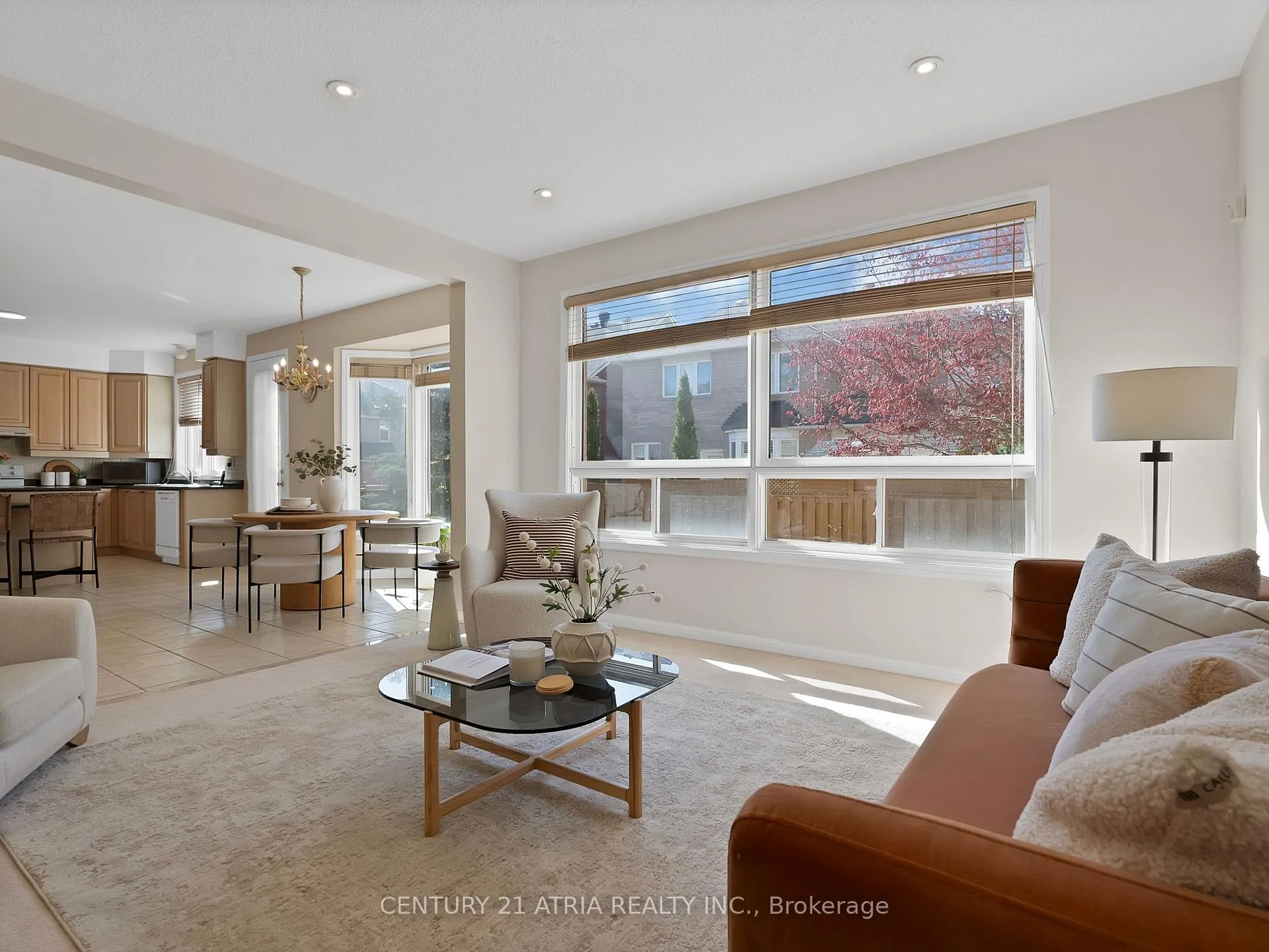 Photo 9 of 39 Saxony Drive, Markham, Berczy — HOMEH
