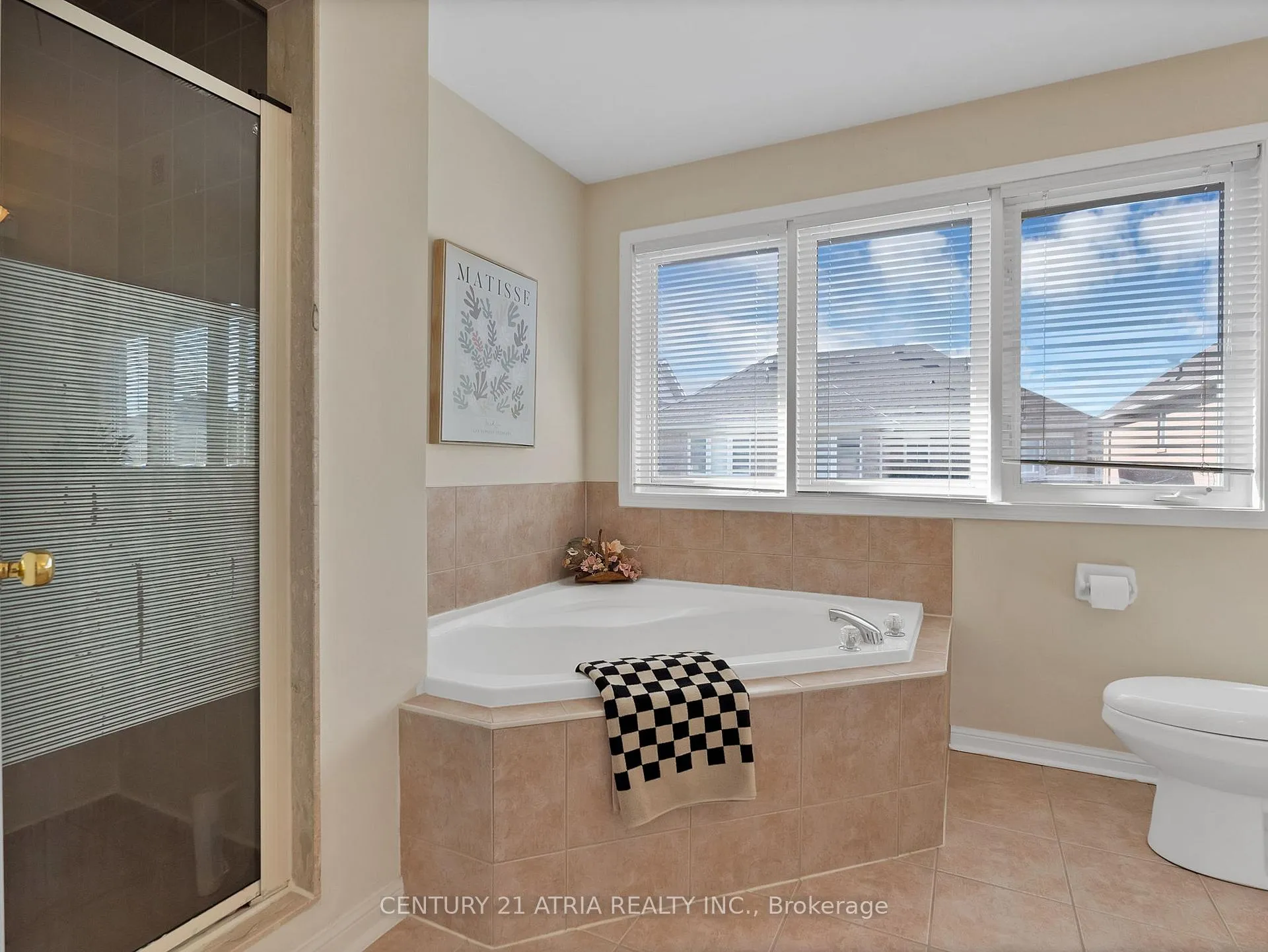 Photo 17 of 39 Saxony Drive, Markham, Berczy — HOMEH