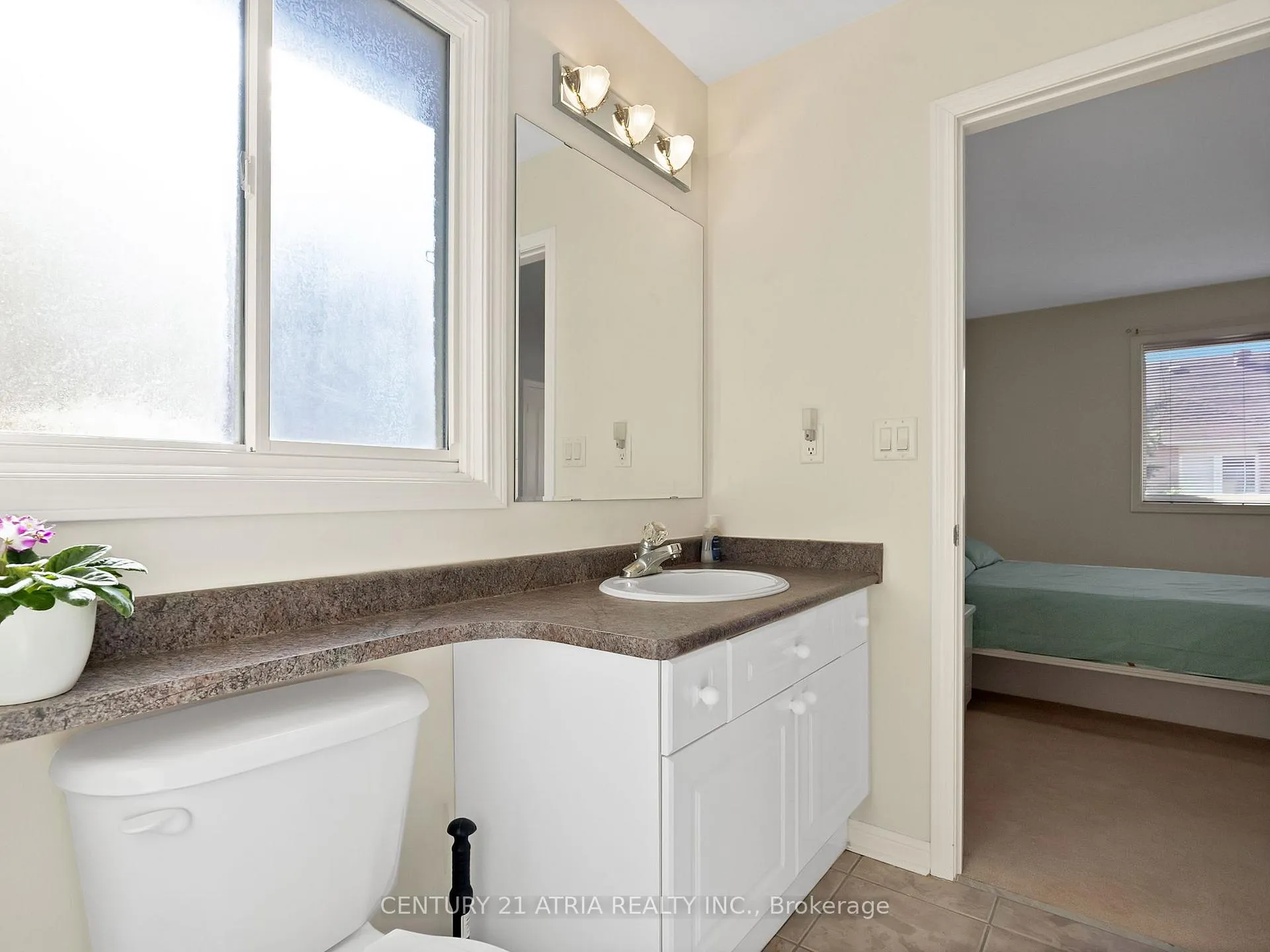 Photo 21 of 39 Saxony Drive, Markham, Berczy — HOMEH