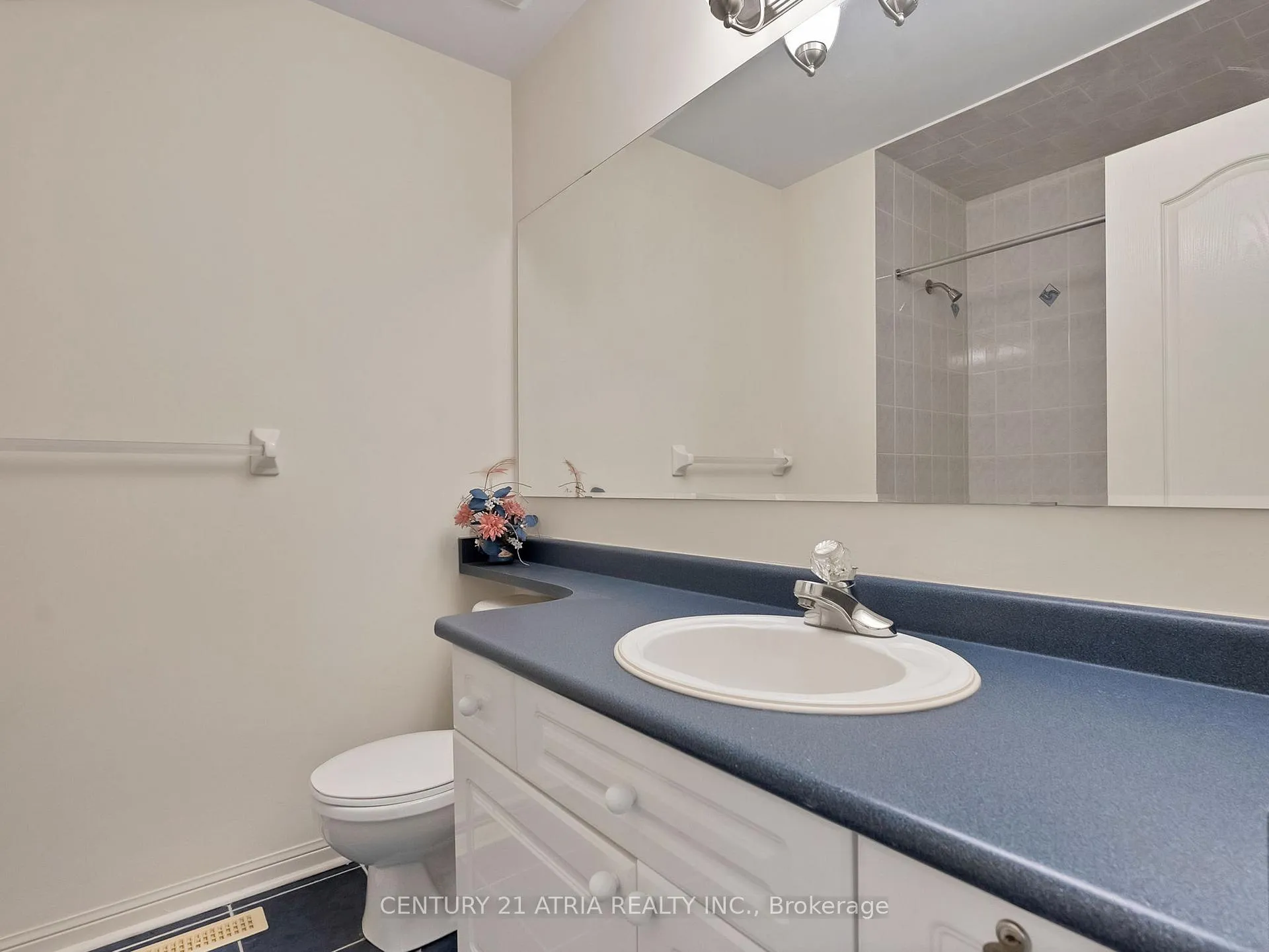 Photo 23 of 39 Saxony Drive, Markham, Berczy — HOMEH