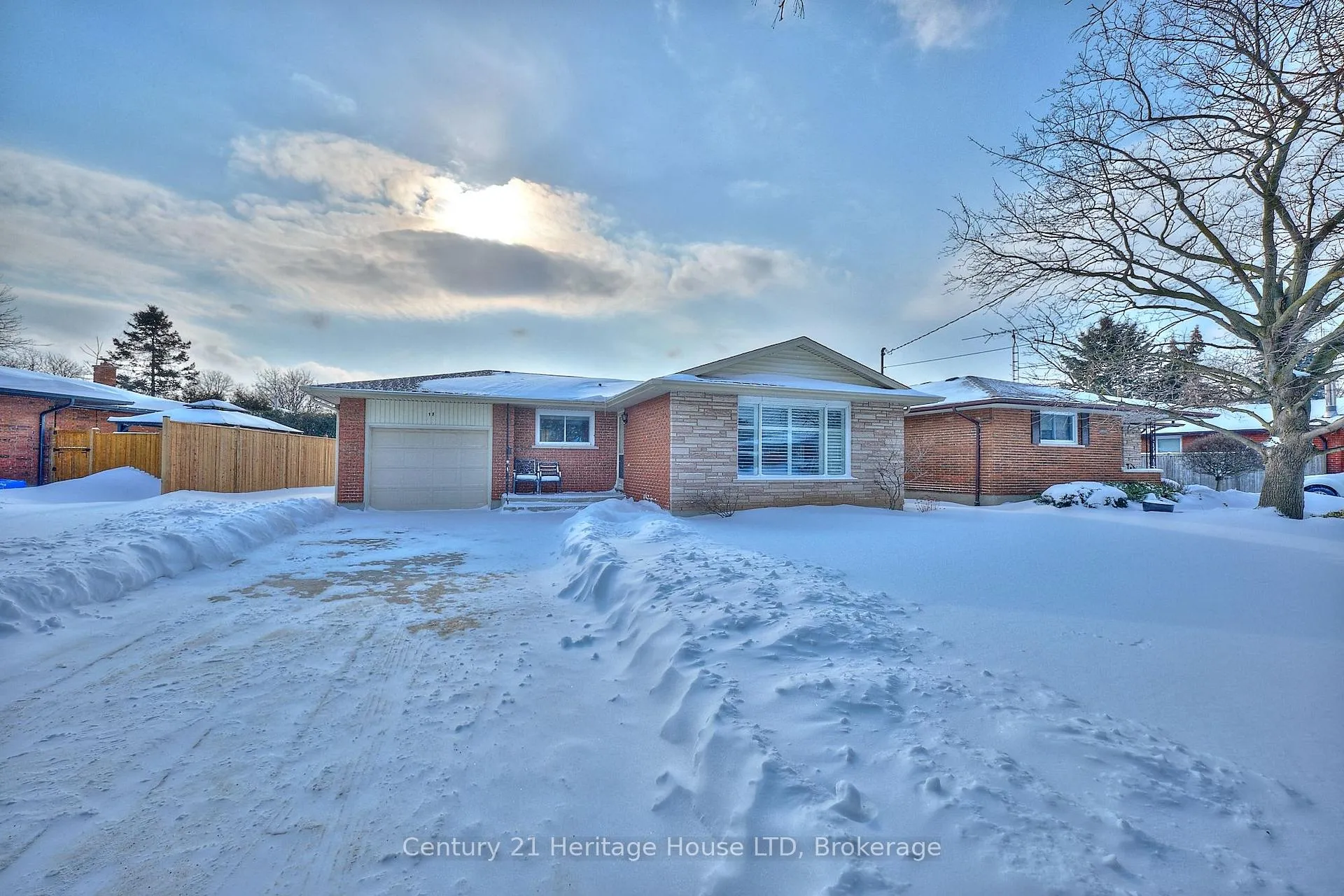 Photo 1 of 18 Princeway Drive, St. Catharines, Lakeport — HOMEH