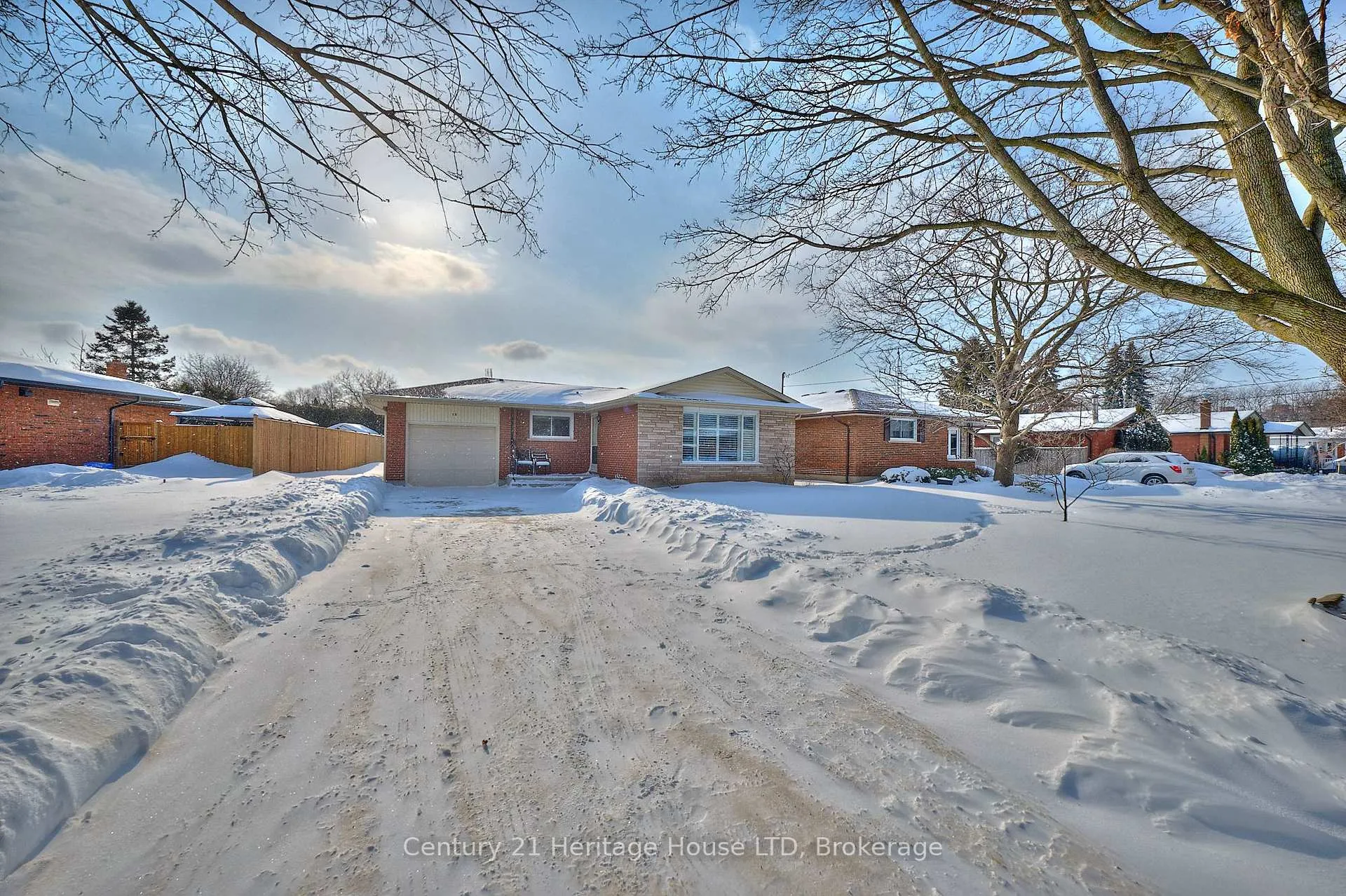 Photo 2 of 18 Princeway Drive, St. Catharines, Lakeport — HOMEH