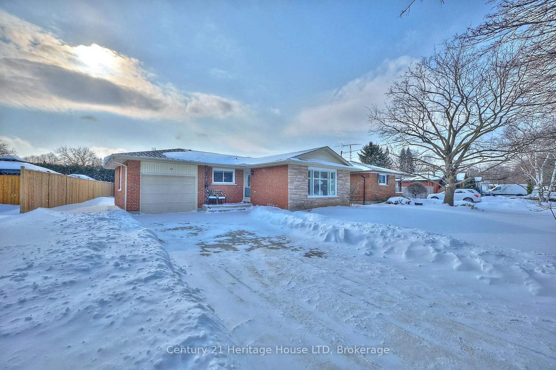 Photo 3 of 18 Princeway Drive, St. Catharines, Lakeport — HOMEH