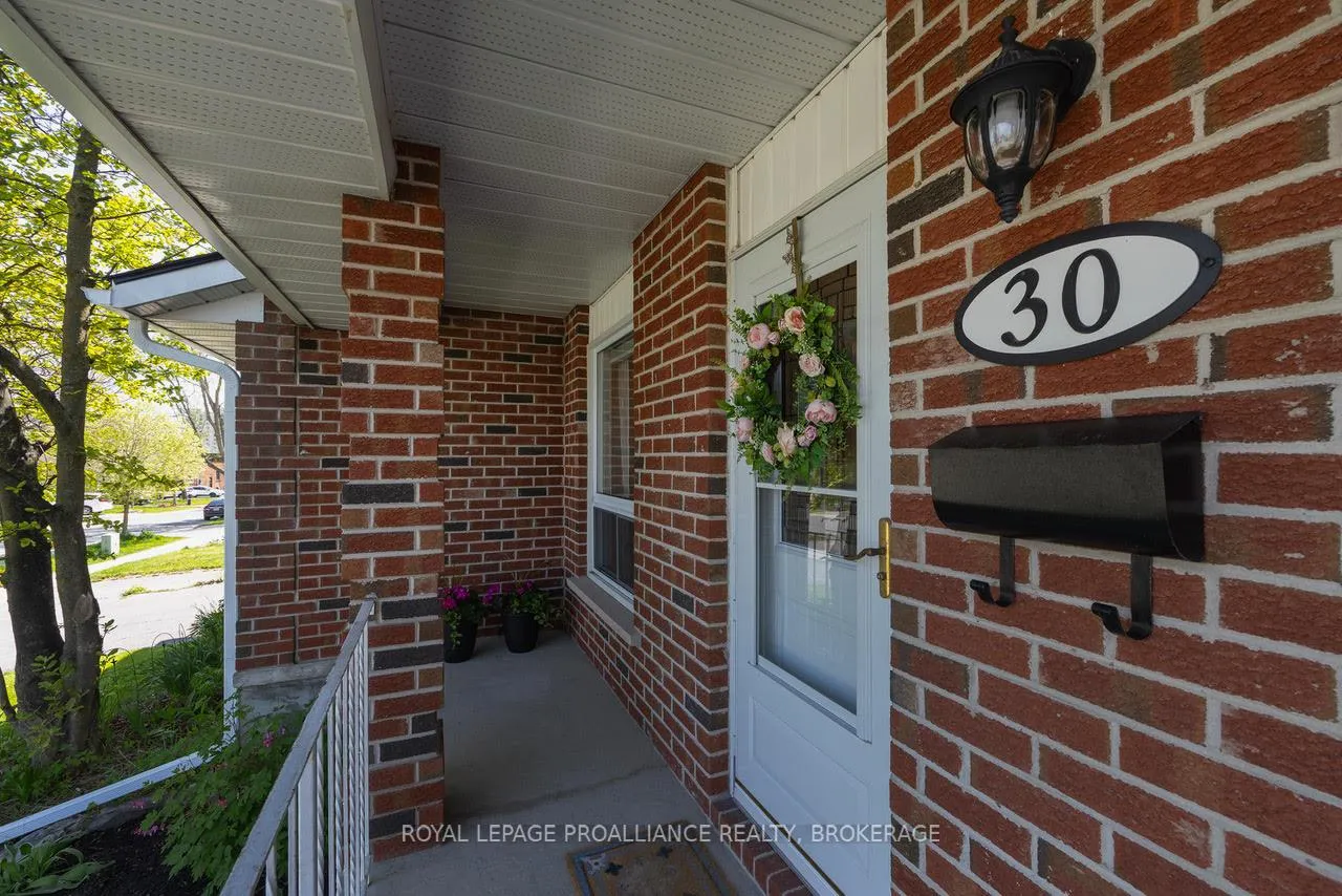 Photo 3 of 30 Barker Drive, Kingston, Kingston East (Incl Barret Crt) — HOMEH