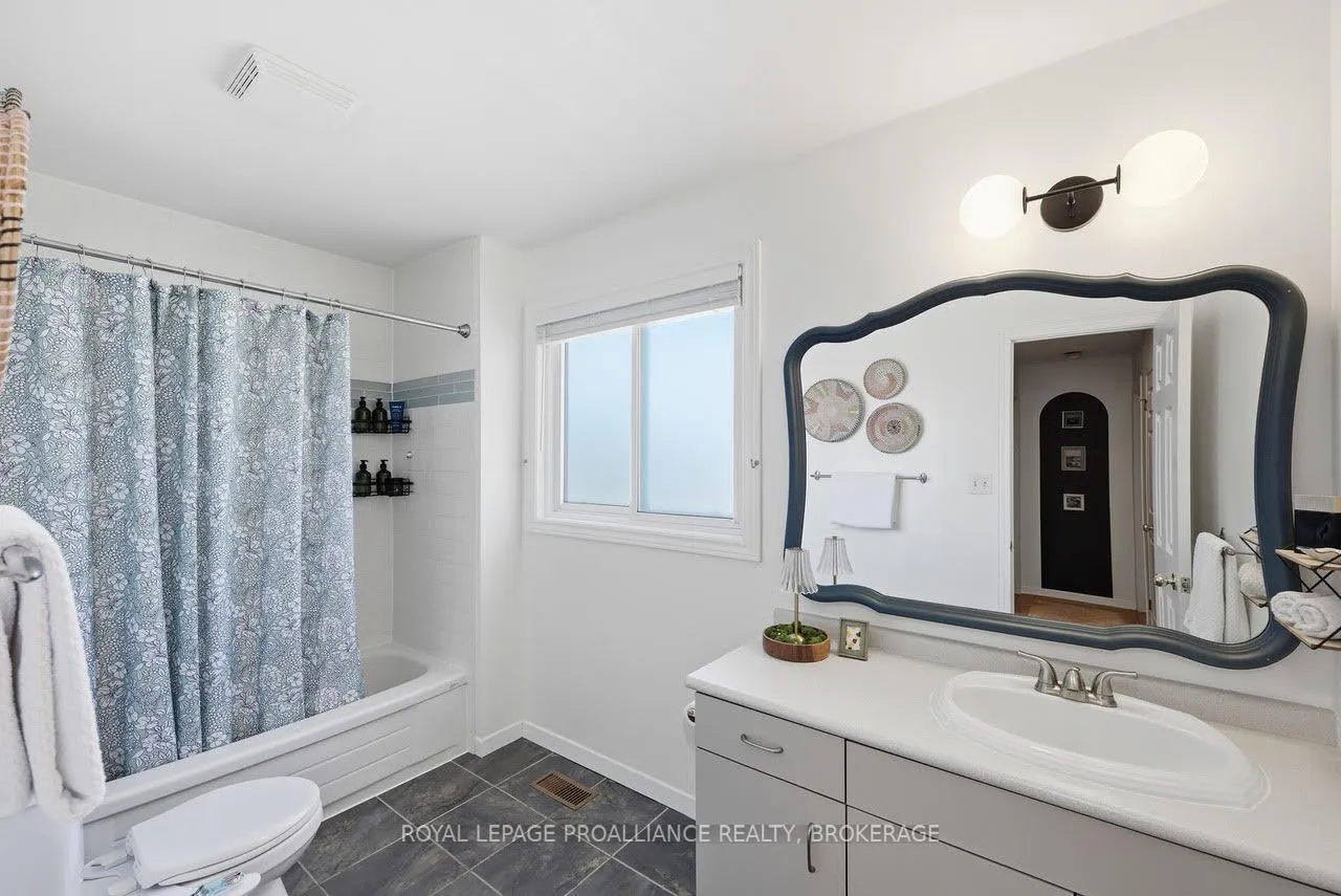 Photo 23 of 30 Barker Drive, Kingston, Kingston East (Incl Barret Crt) — HOMEH