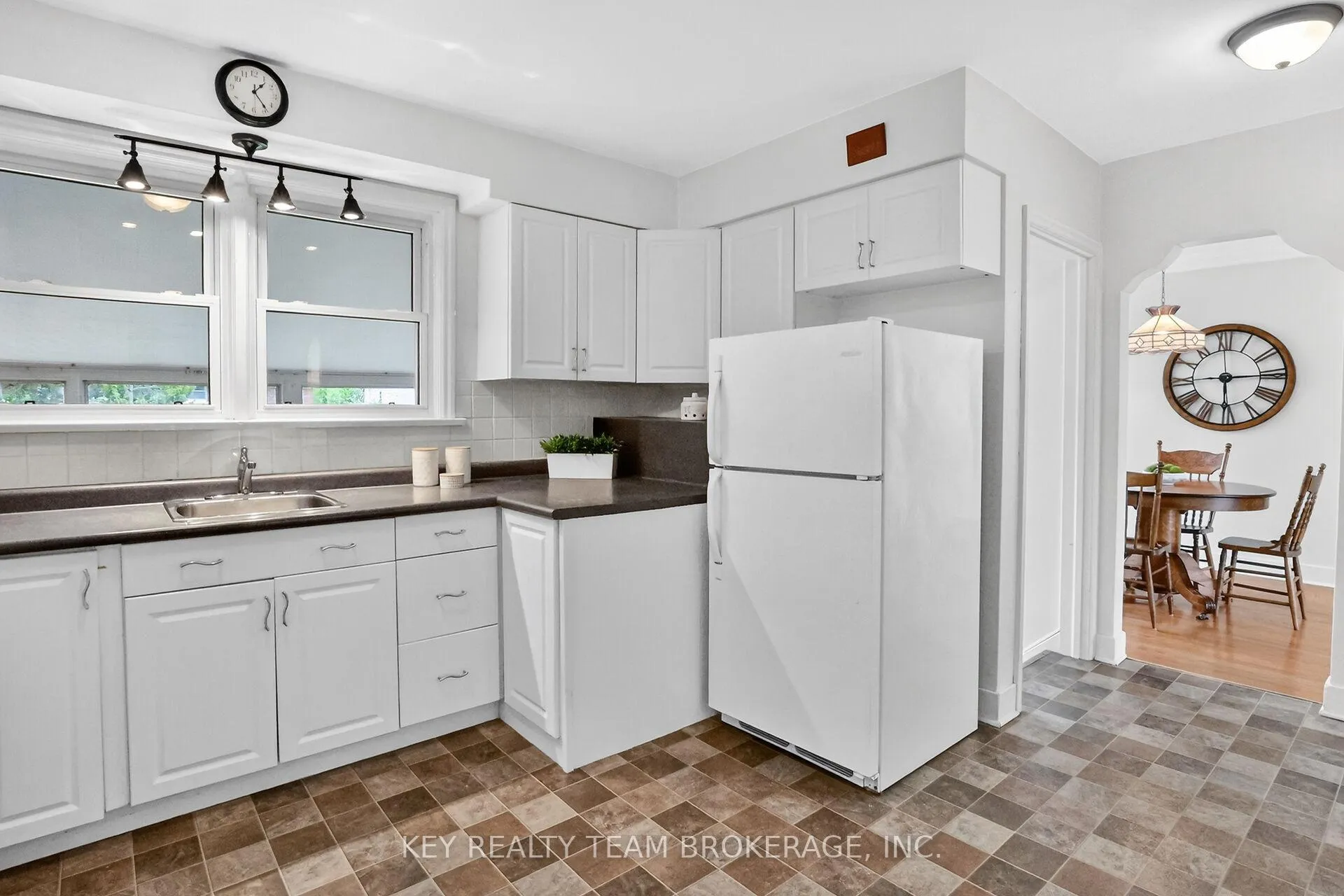 Photo 14 of 188 Price Avenue, Welland, Prince Charles — HOMEH