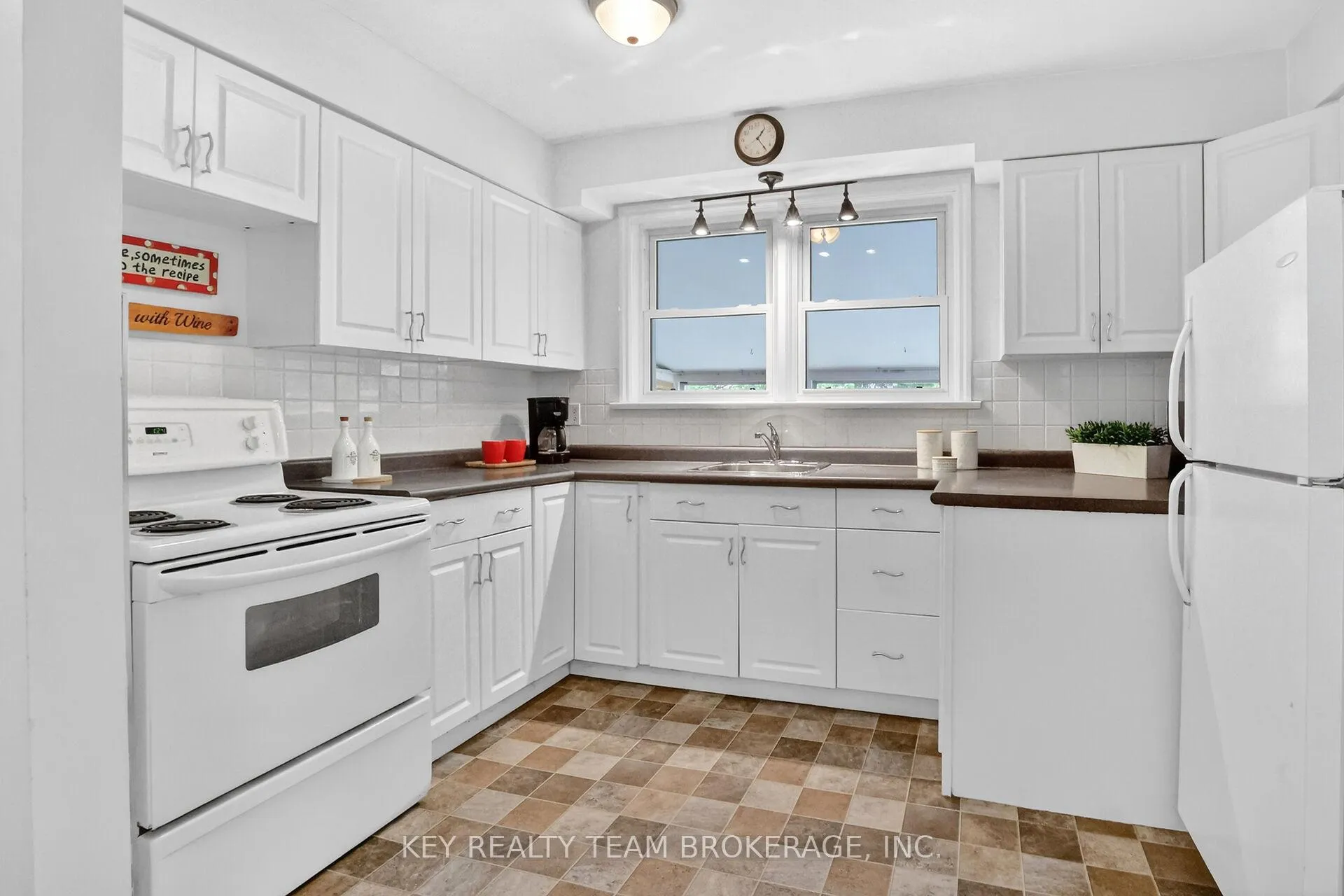 Photo 15 of 188 Price Avenue, Welland, Prince Charles — HOMEH