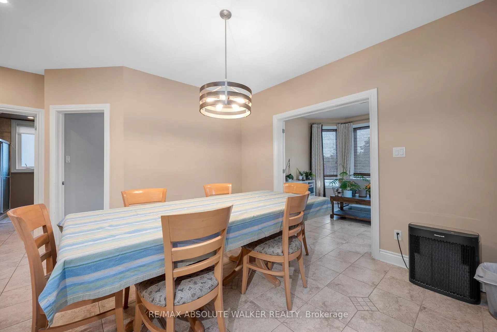 Photo 14 of 11 Tradewinds Drive, Ottawa, Barrhaven East — HOMEH