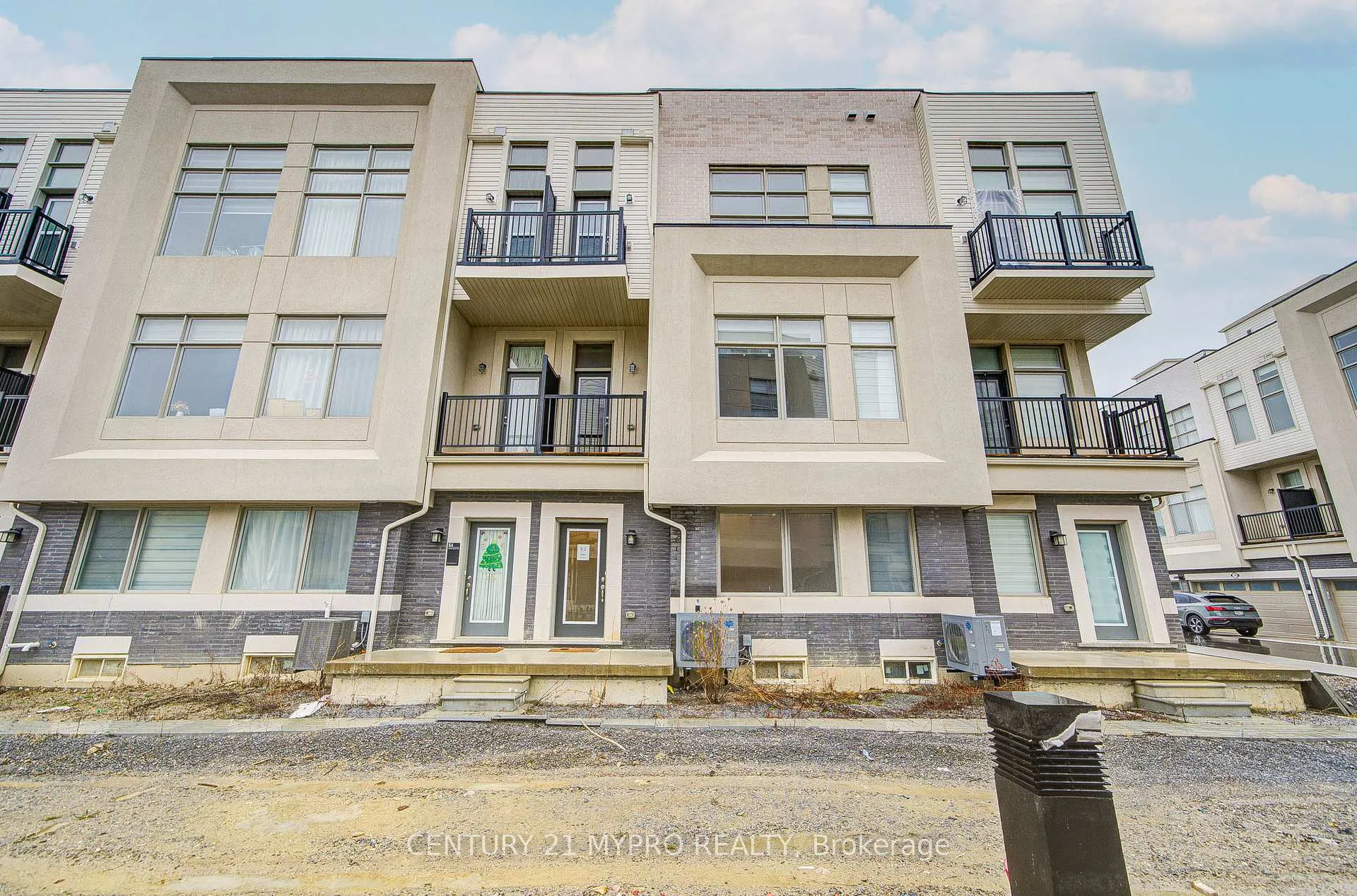 Photo 1 of 52 Alan Francis Lane, Markham, Cachet — HOMEH