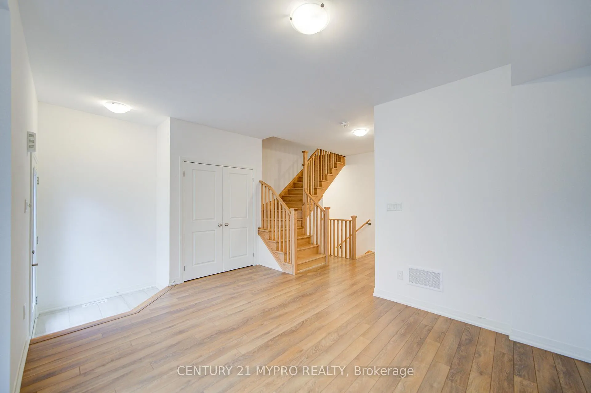 Photo 5 of 52 Alan Francis Lane, Markham, Cachet — HOMEH