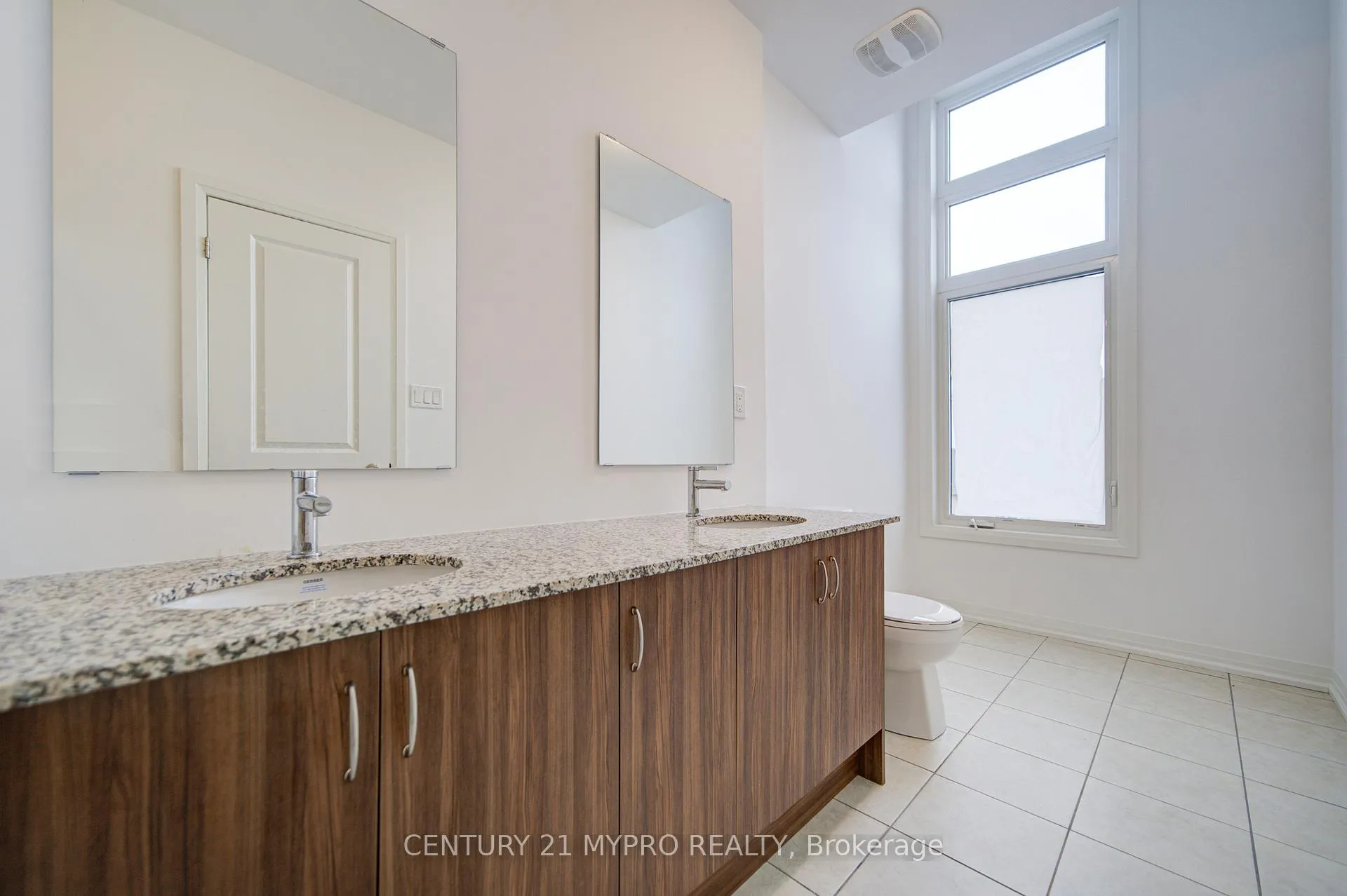 Photo 27 of 52 Alan Francis Lane, Markham, Cachet — HOMEH