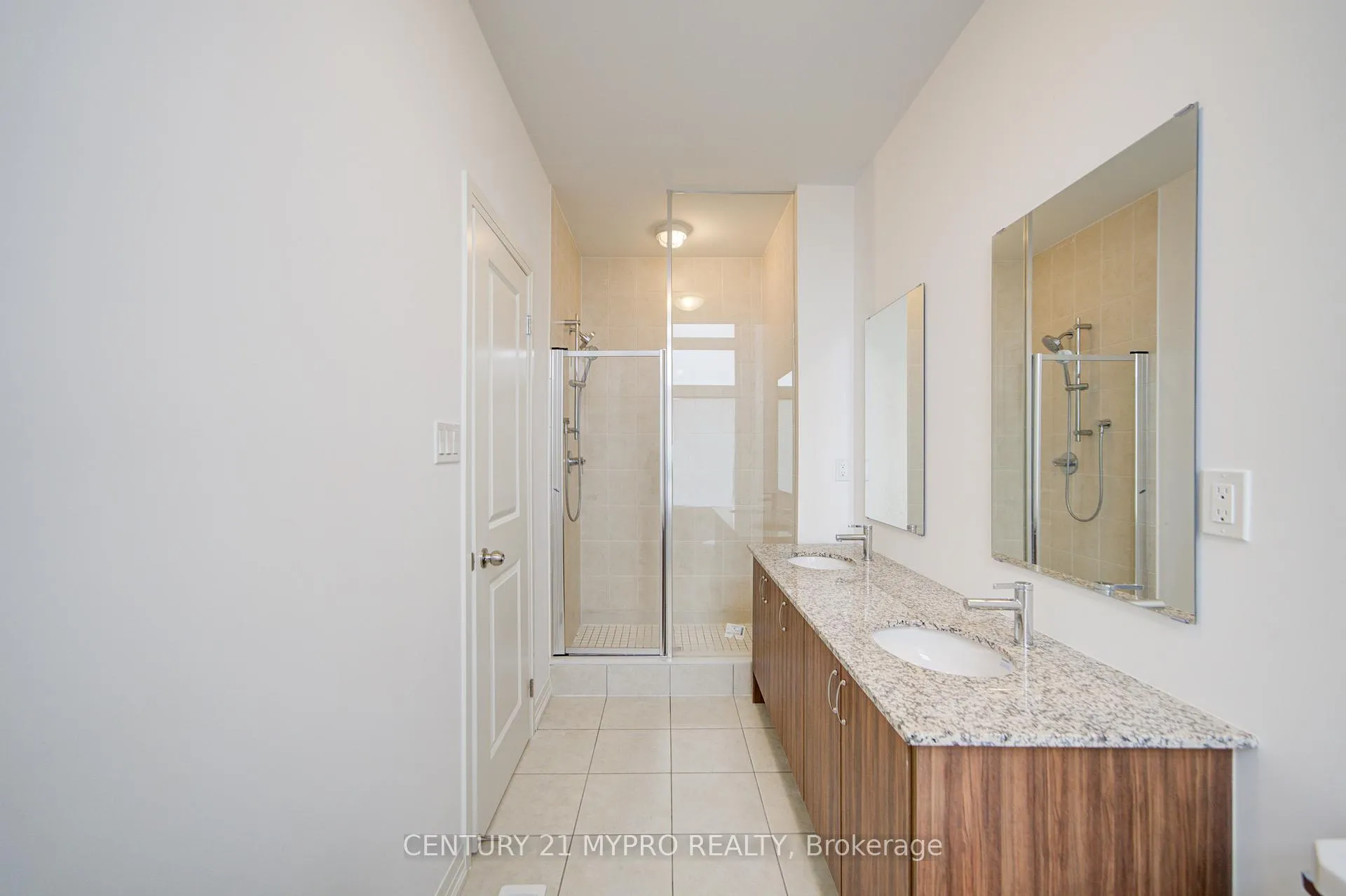 Photo 28 of 52 Alan Francis Lane, Markham, Cachet — HOMEH