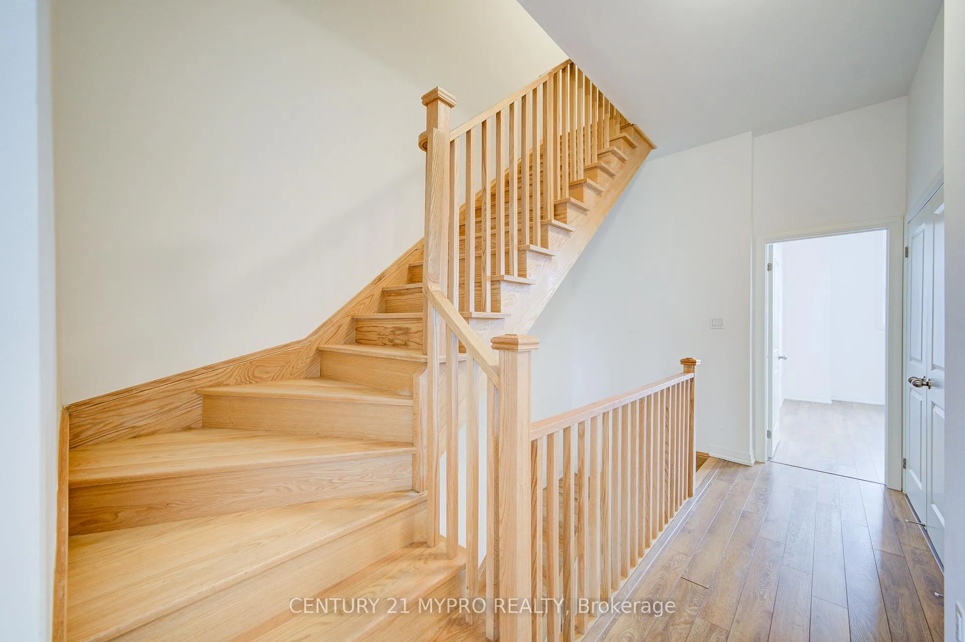 Photo 29 of 52 Alan Francis Lane, Markham, Cachet — HOMEH