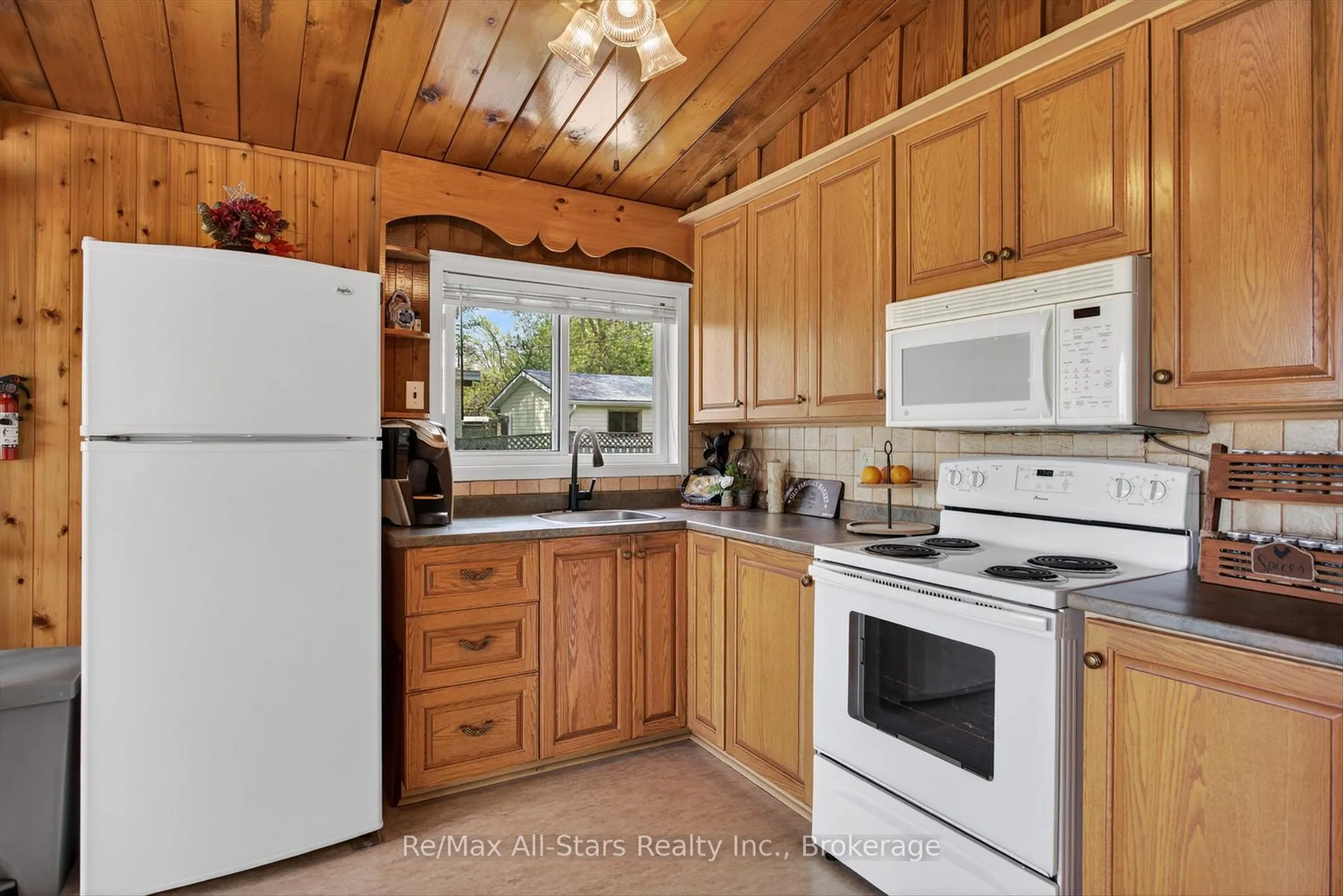Photo 7 of 132 Fenelon Drive, Kawartha Lakes, Fenelon — HOMEH