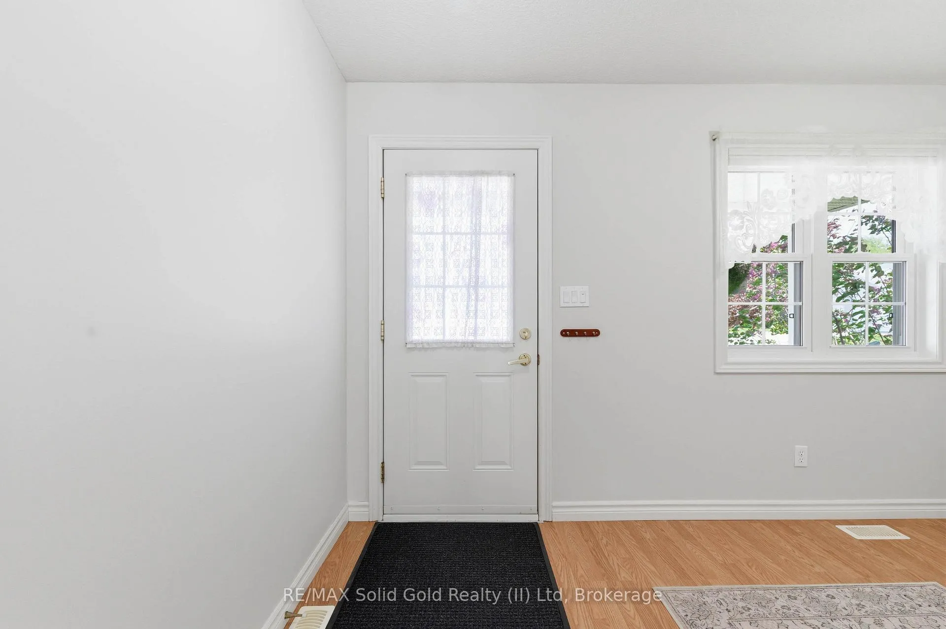 Photo 8 of 15 Pond View Drive, Wellesley — HOMEH