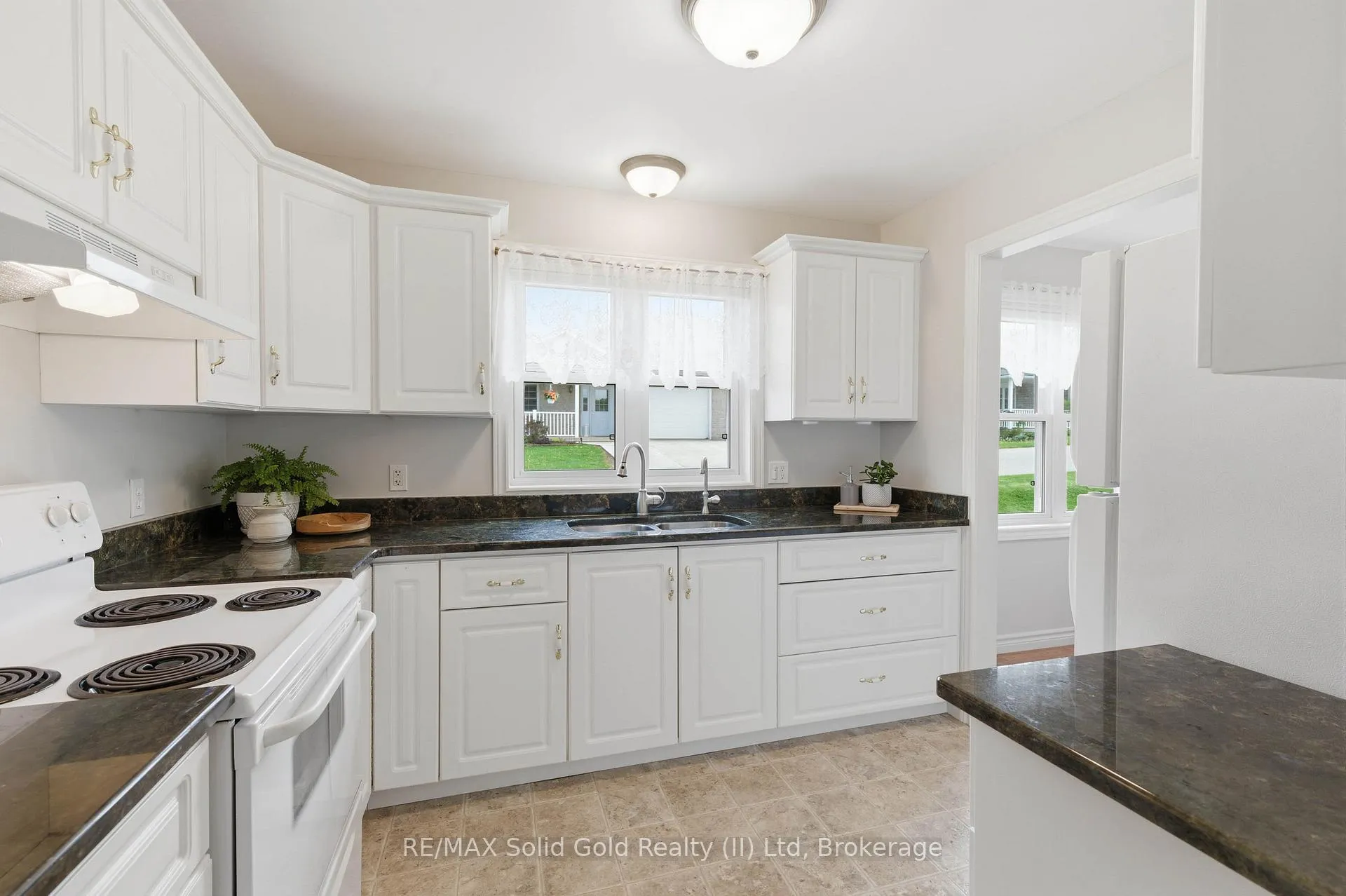 Photo 12 of 15 Pond View Drive, Wellesley — HOMEH